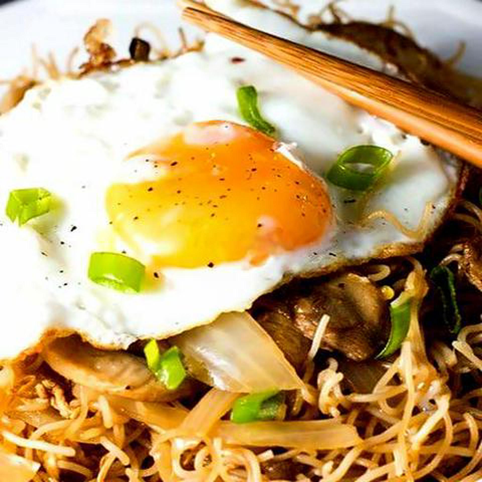 Hình ảnh Mì gói xào trứng