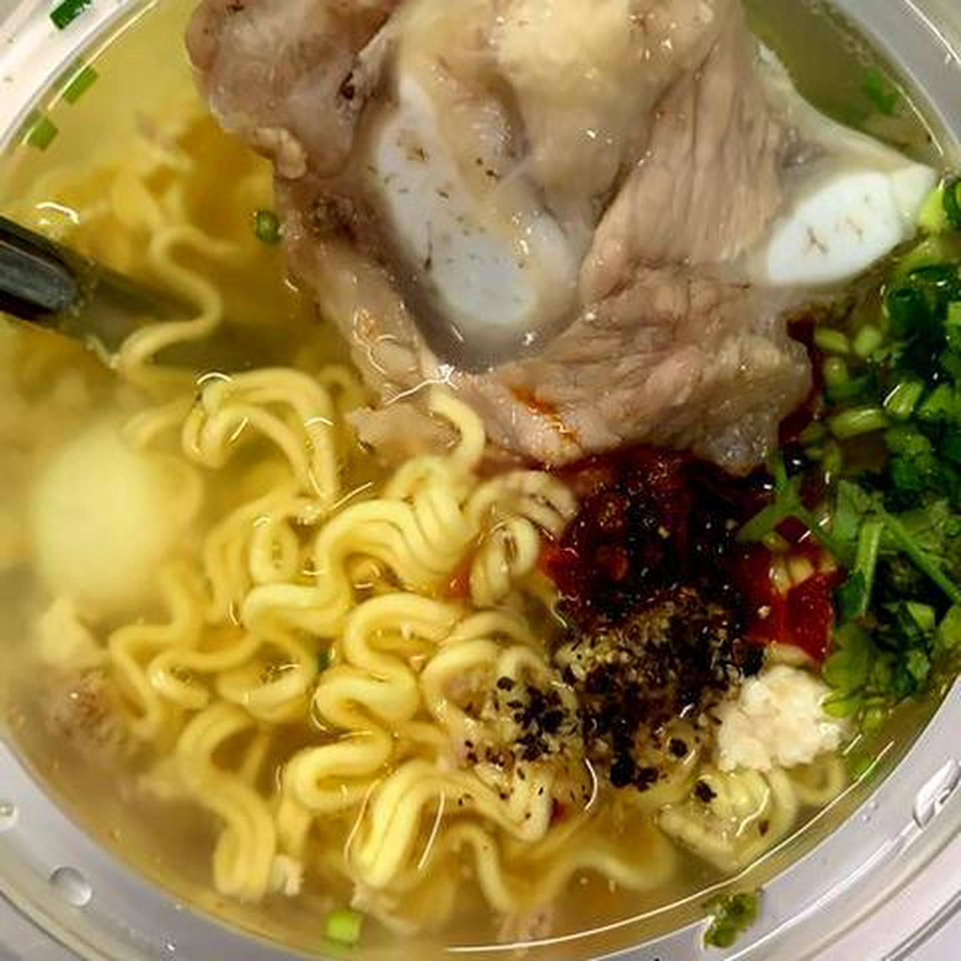 Hình ảnh Mì gói thập cẩm người lớn