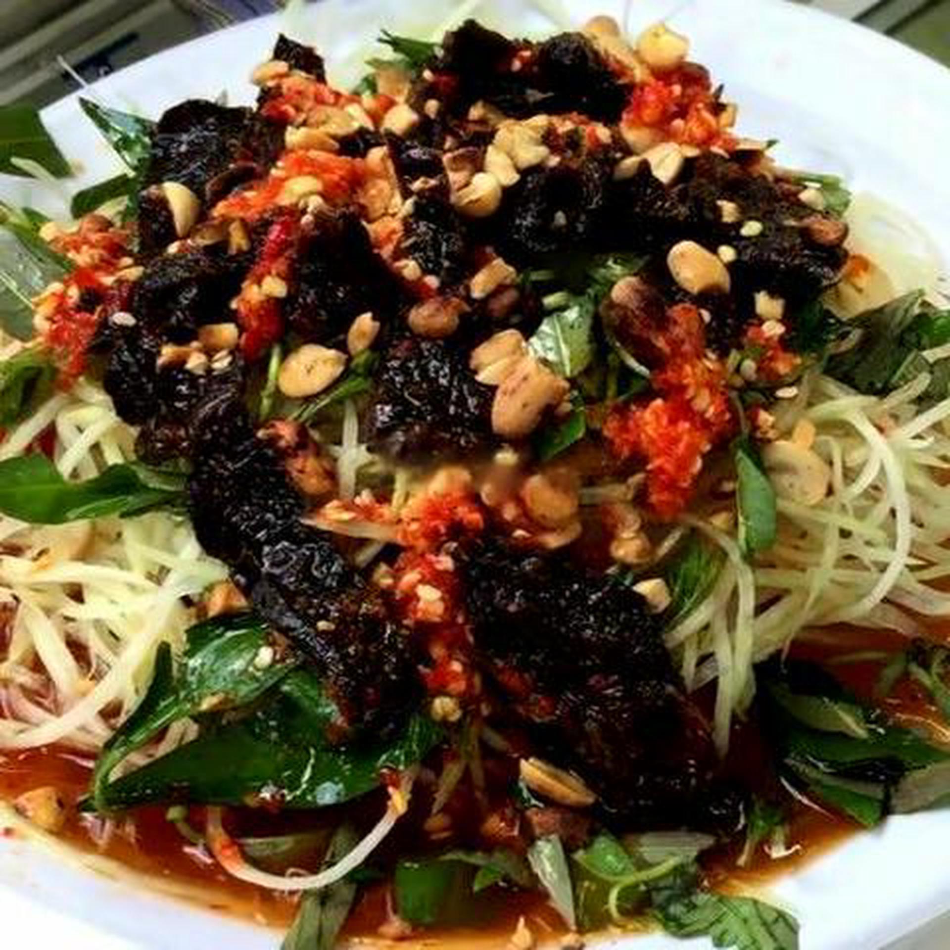 Hình ảnh Gỏi bò đen + bò xé
