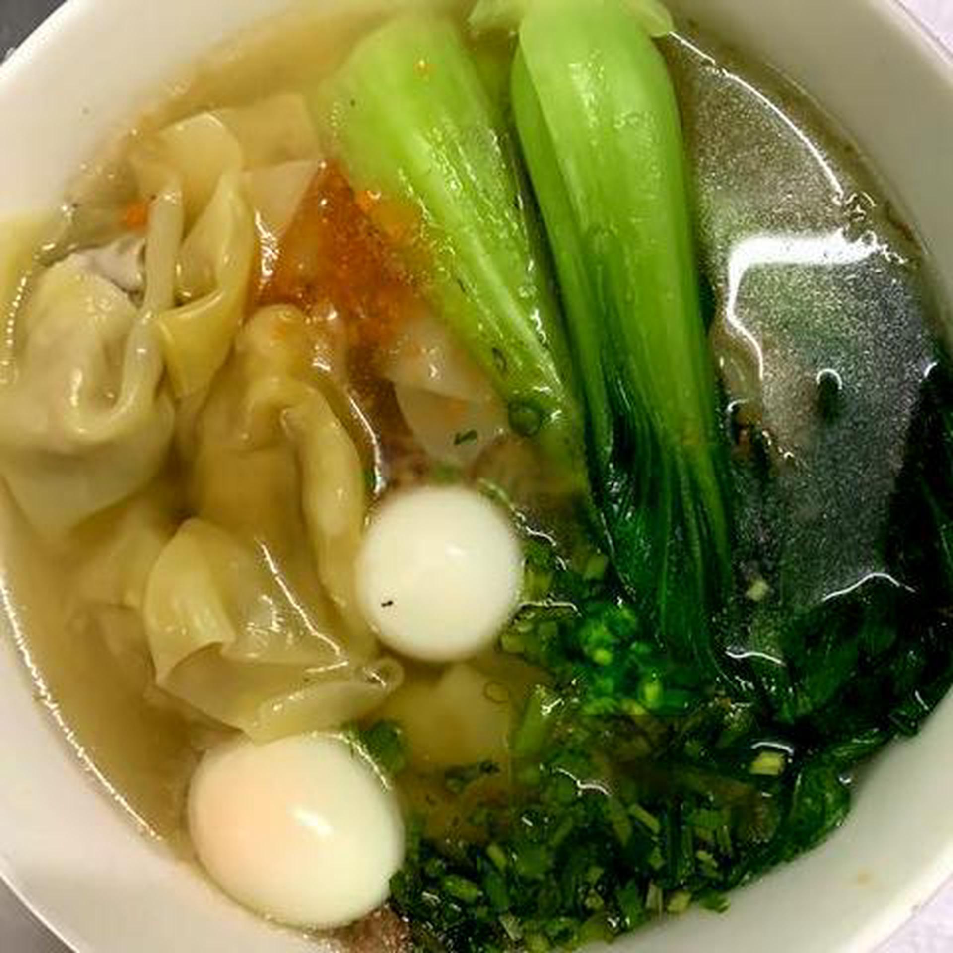 Hình ảnh 10 viên Hoành thánh gói thịt cho người lớn
