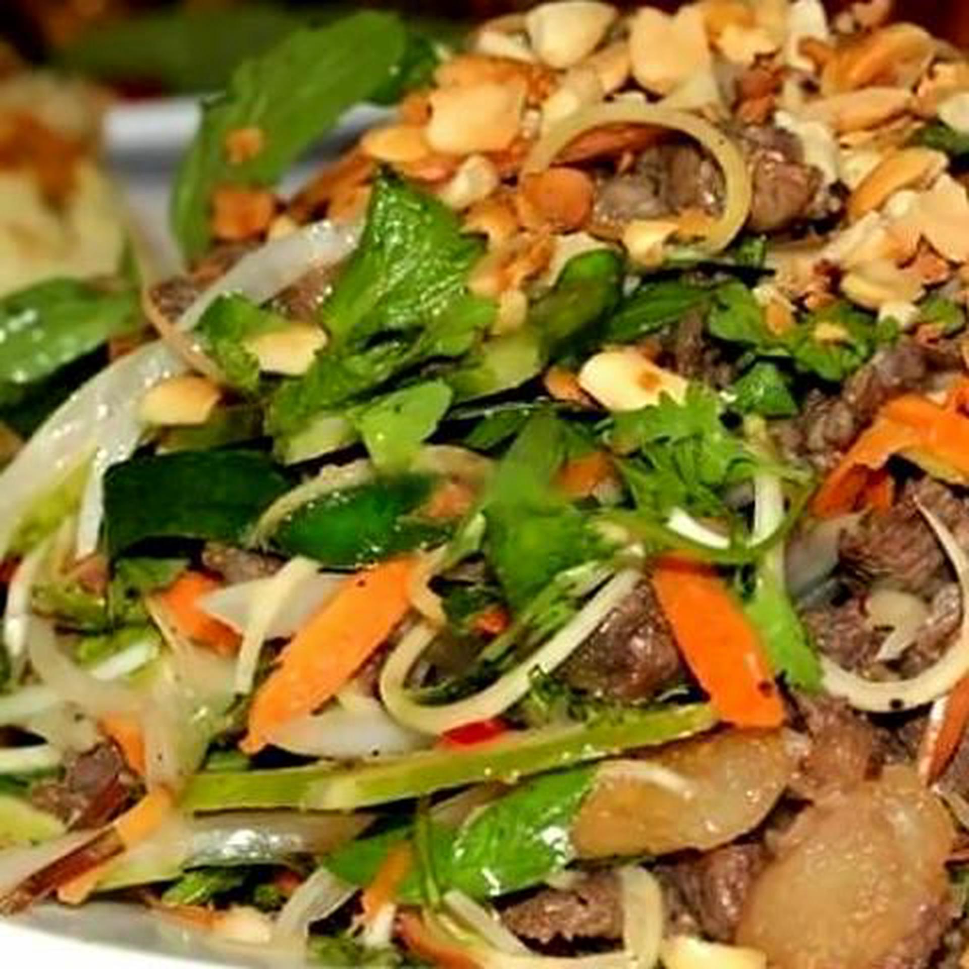 Hình ảnh Gỏi lòng sốt Thái