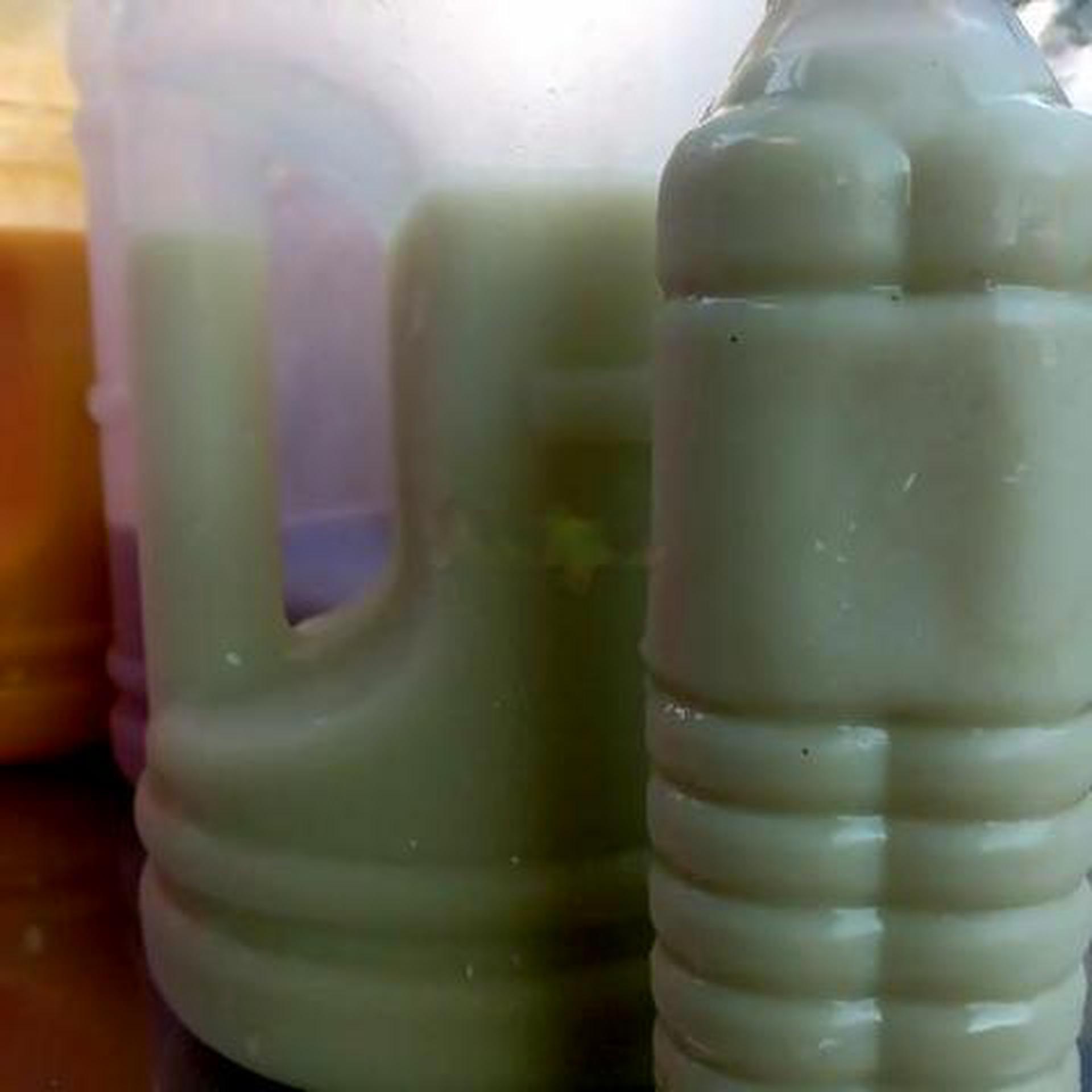 Hình ảnh Sữa Đậu Xanh Lá Dứa Chai 
