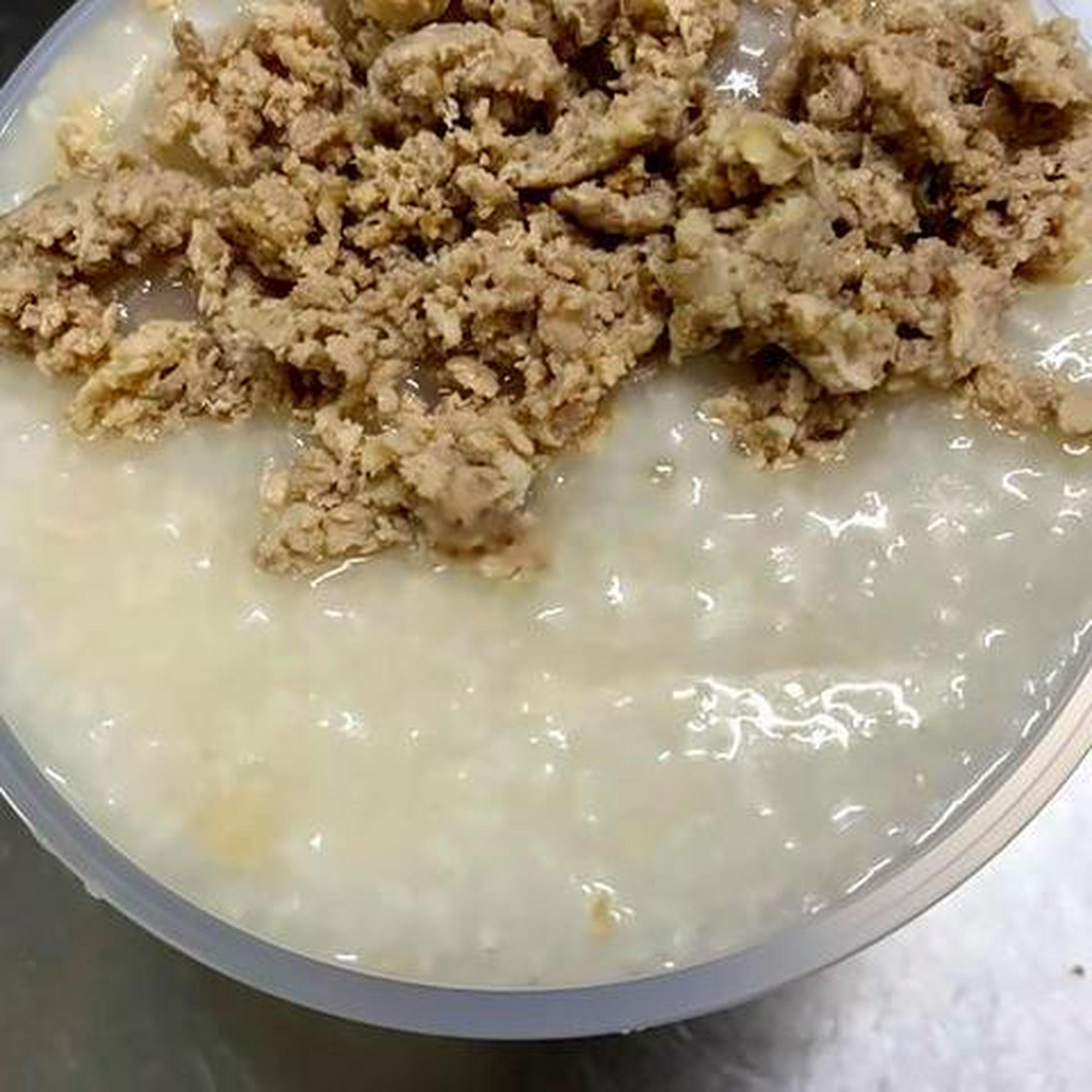 Hình ảnh Cháo sườn hầm thịt băm cho bé
