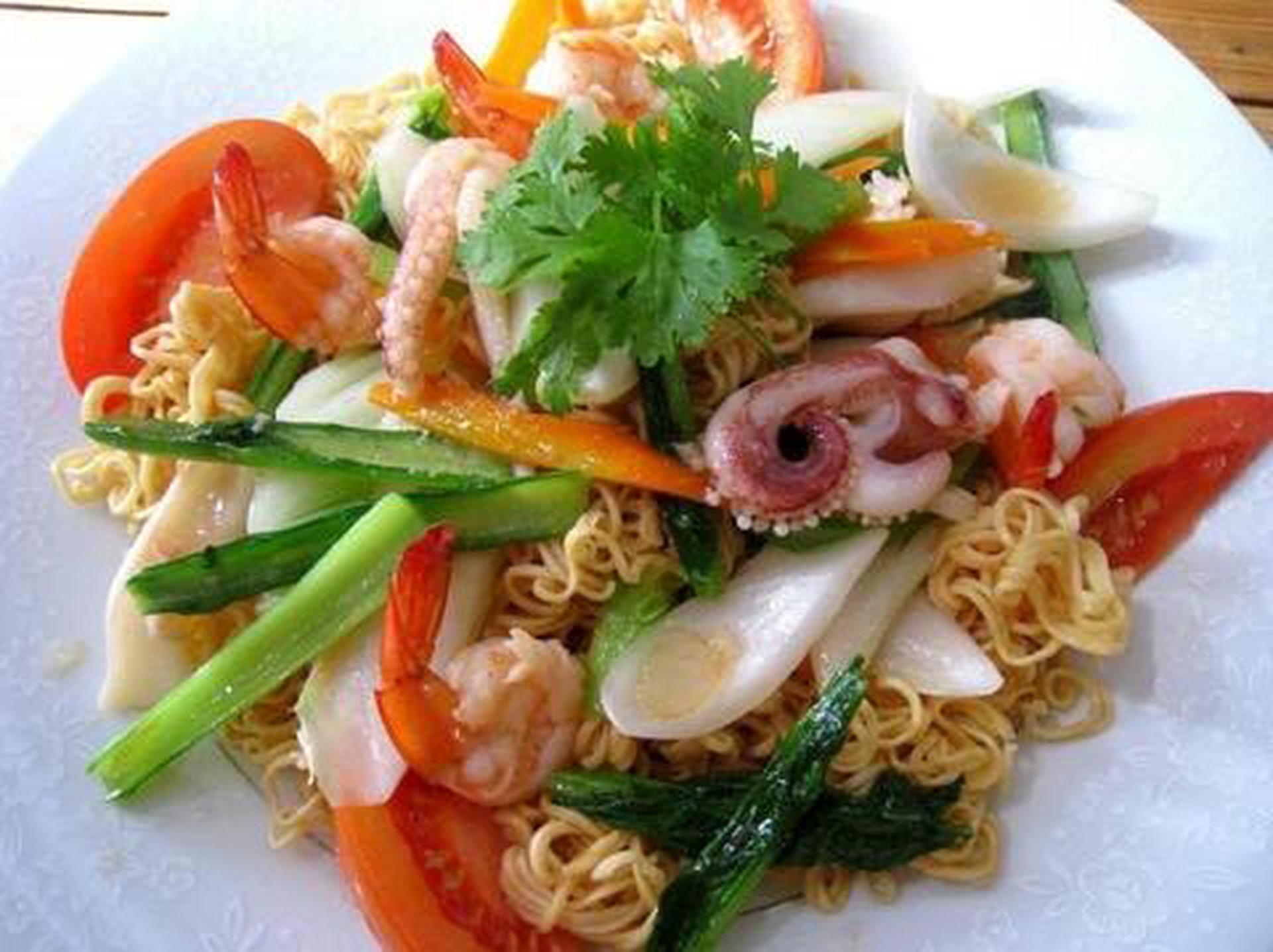 Hình ảnh Mì gói xào hải sản