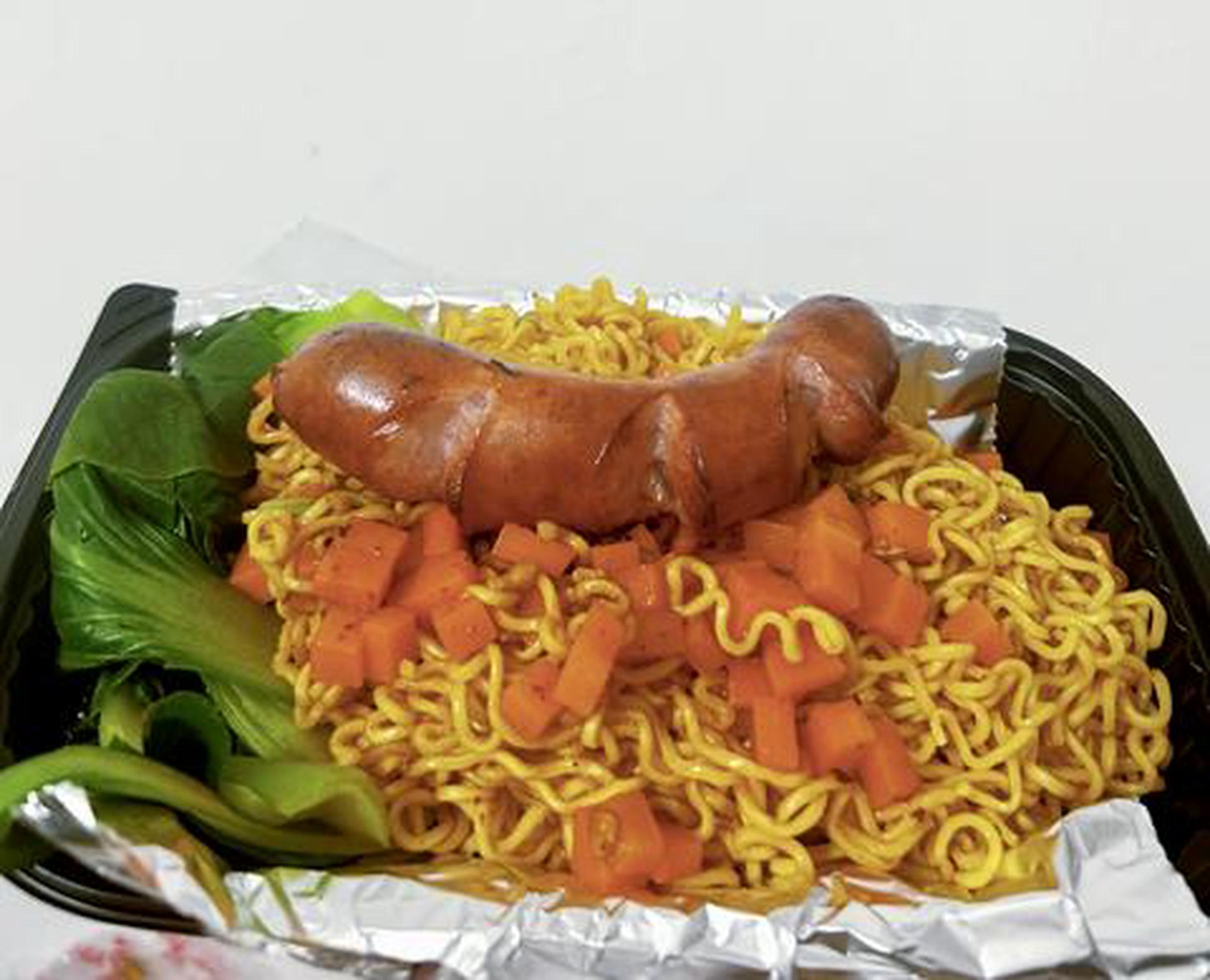 Hình ảnh Mì Trộn Indomie Lạp Xưởng Nướng Đá