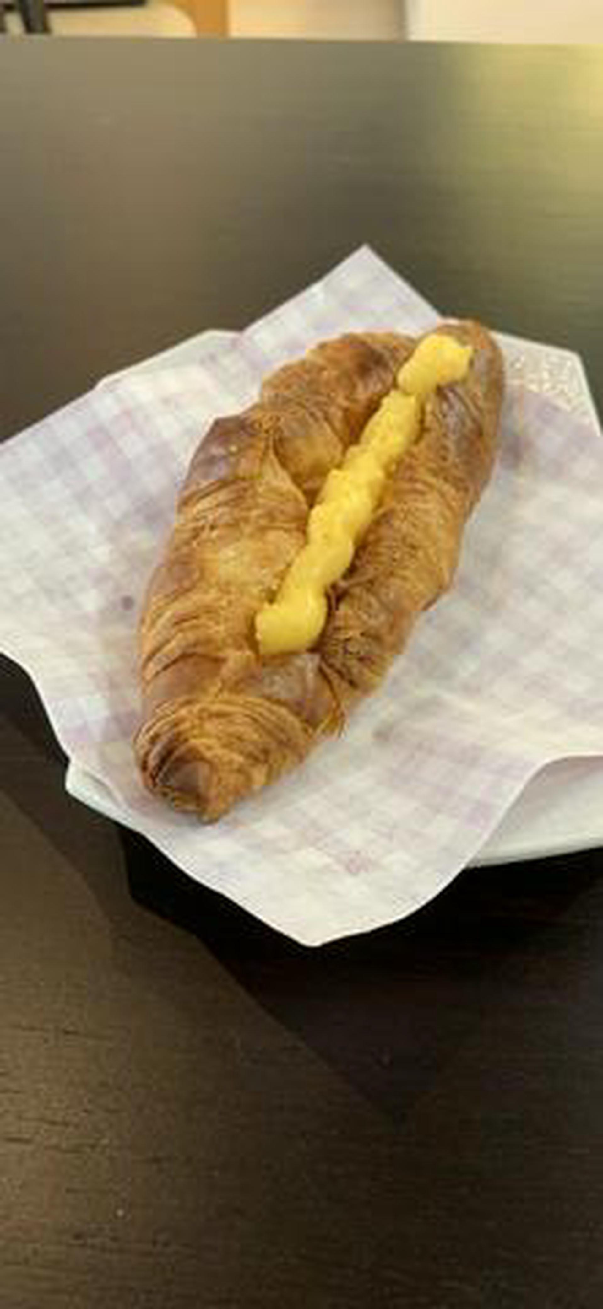 Hình ảnh Lava Salted Eggyolk Croissant