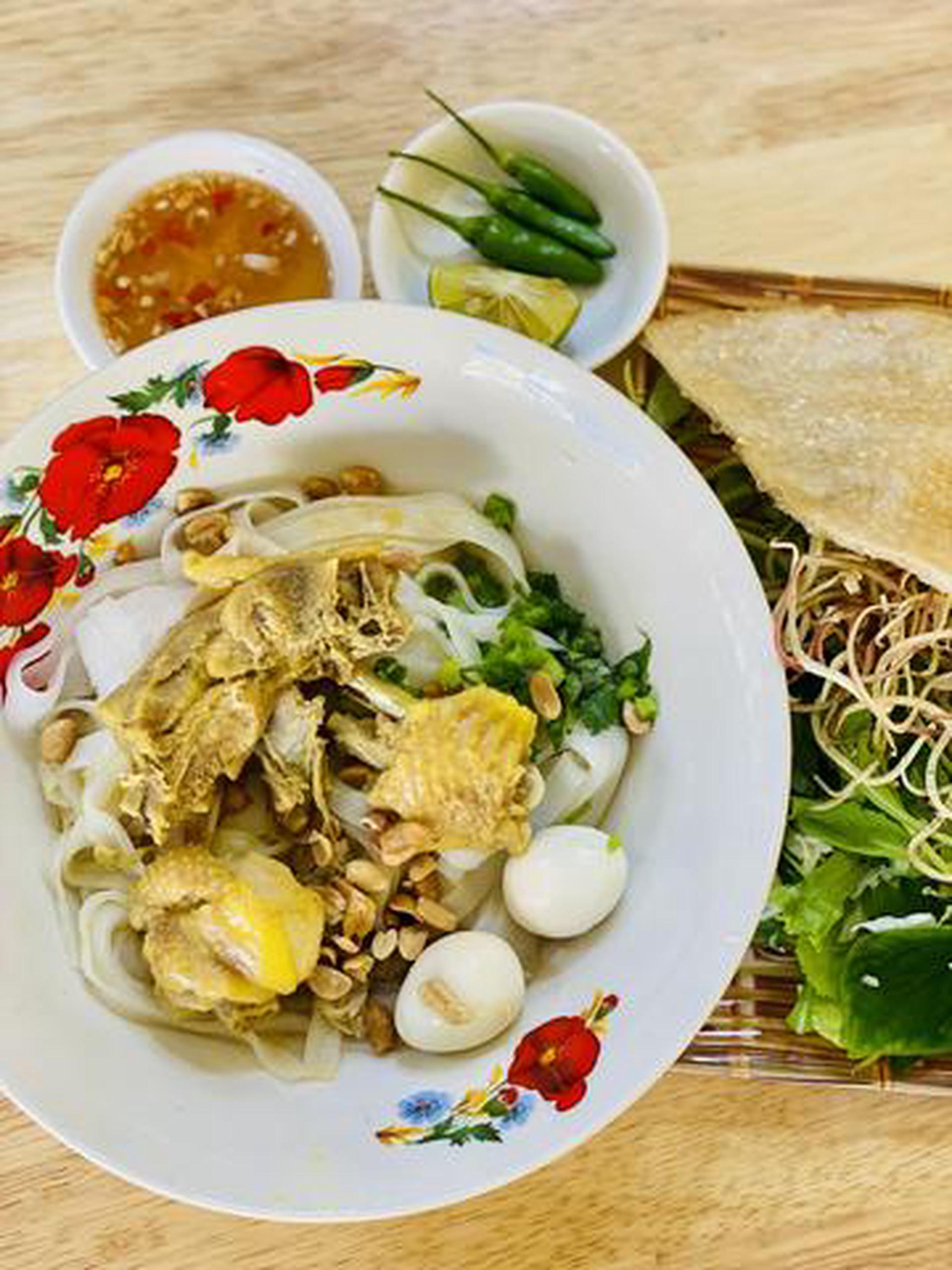 Hình ảnh Mì Quảng Gà Trứng