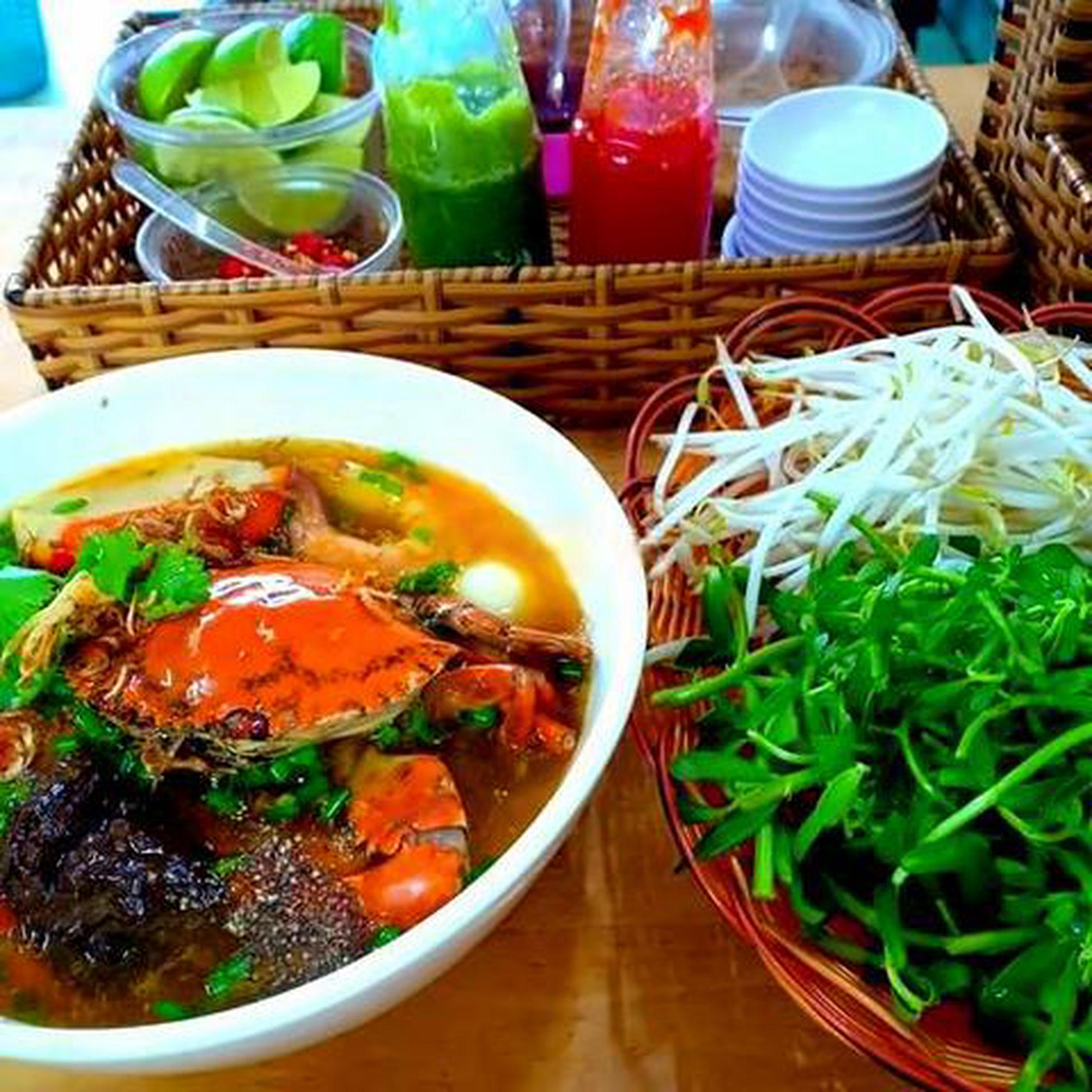 Hình ảnh Bánh canh nguyên con cua thịt thập cẩm