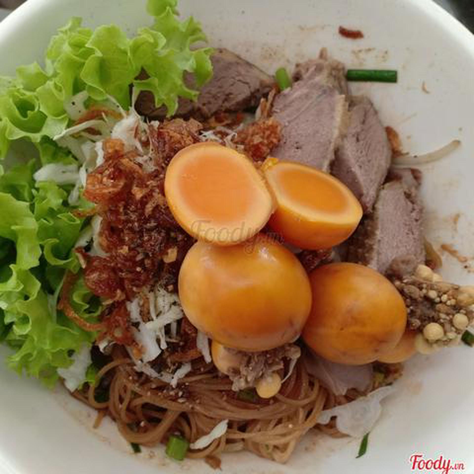 Hình ảnh Hủ tiếu khô vịt lòng trứng non