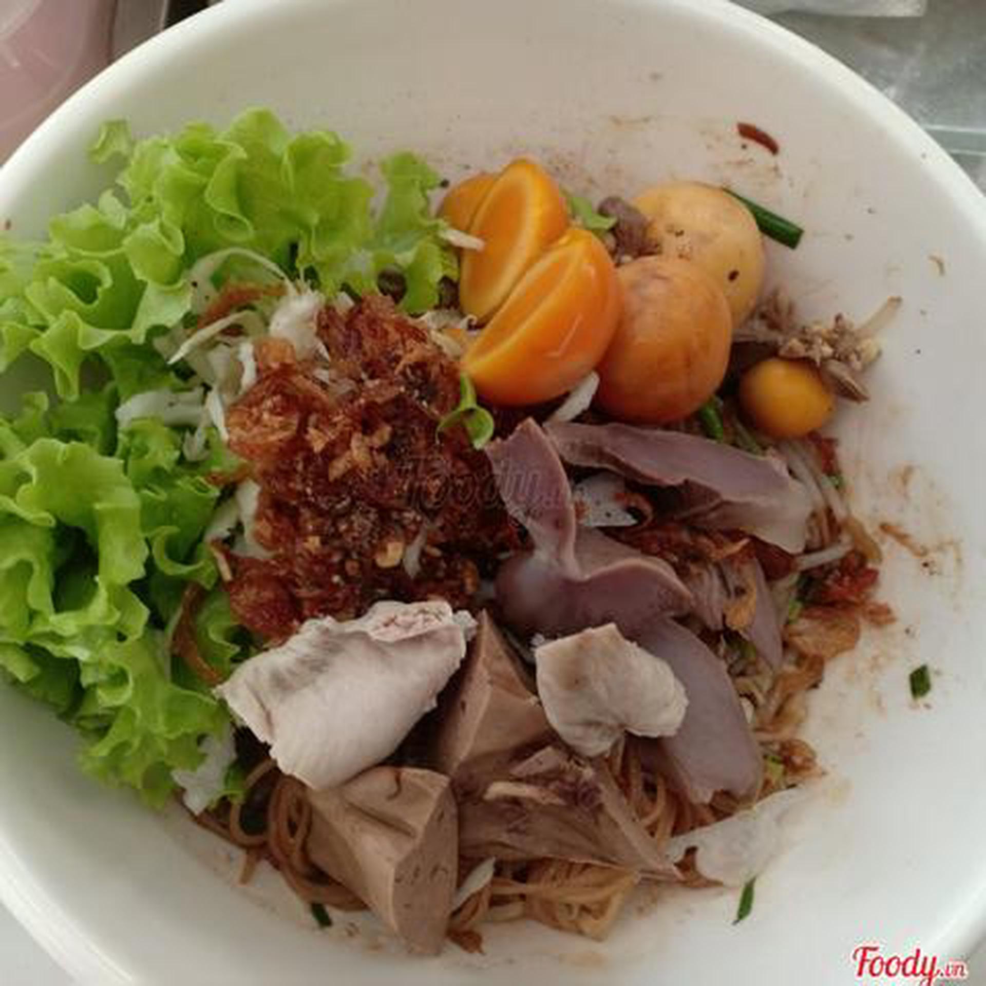 Hình ảnh Hủ tiếu khô gà lòng trứng non