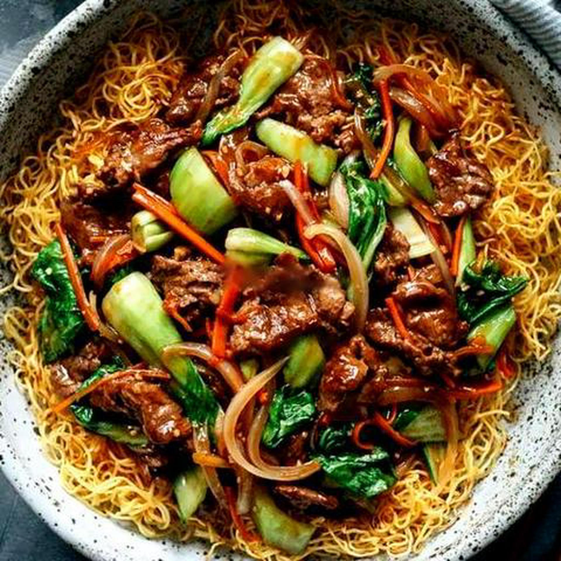 Hình ảnh Mì gói xào bò lúc lắc