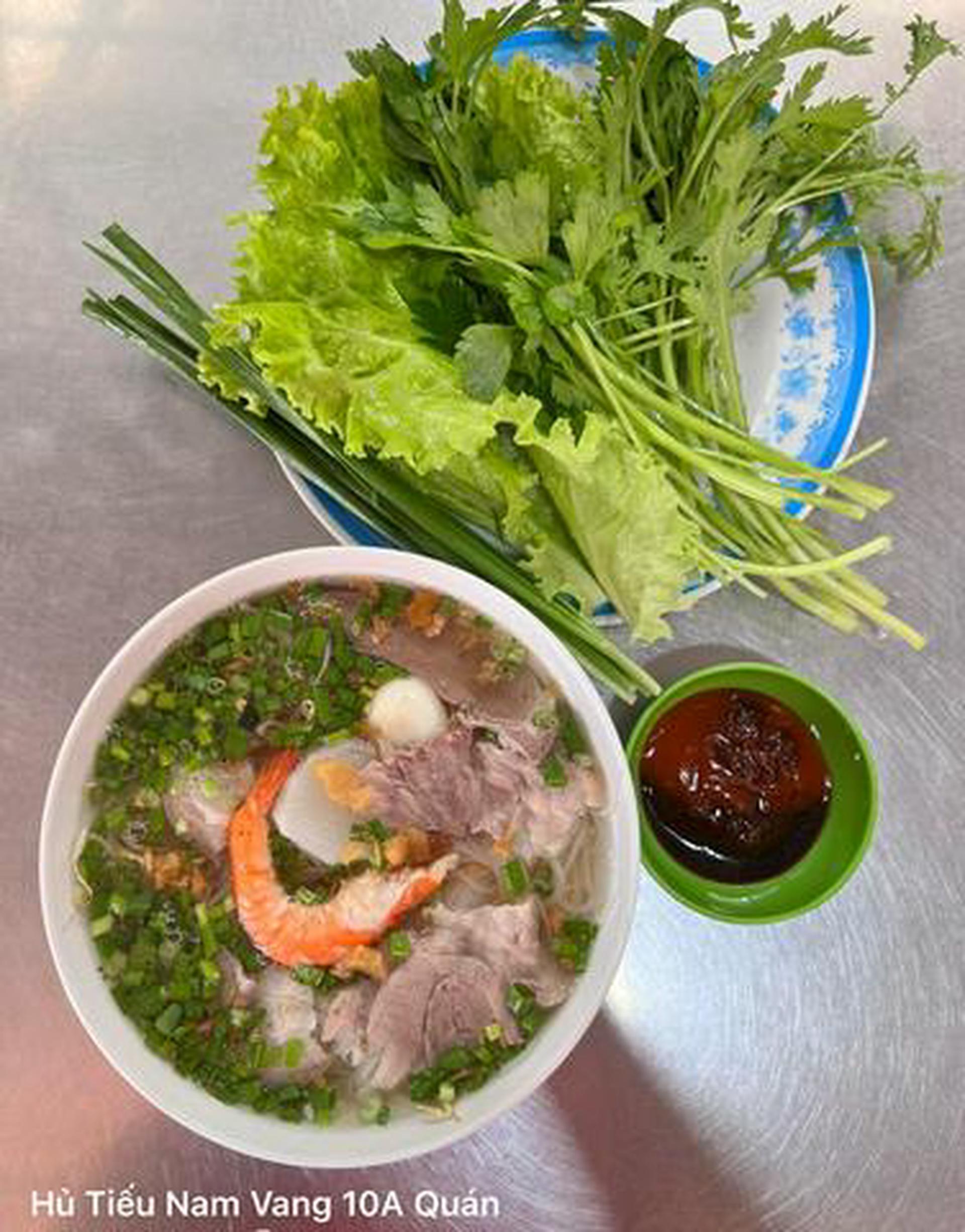 Hình ảnh Hủ tiếu mì thập cẩm - nước