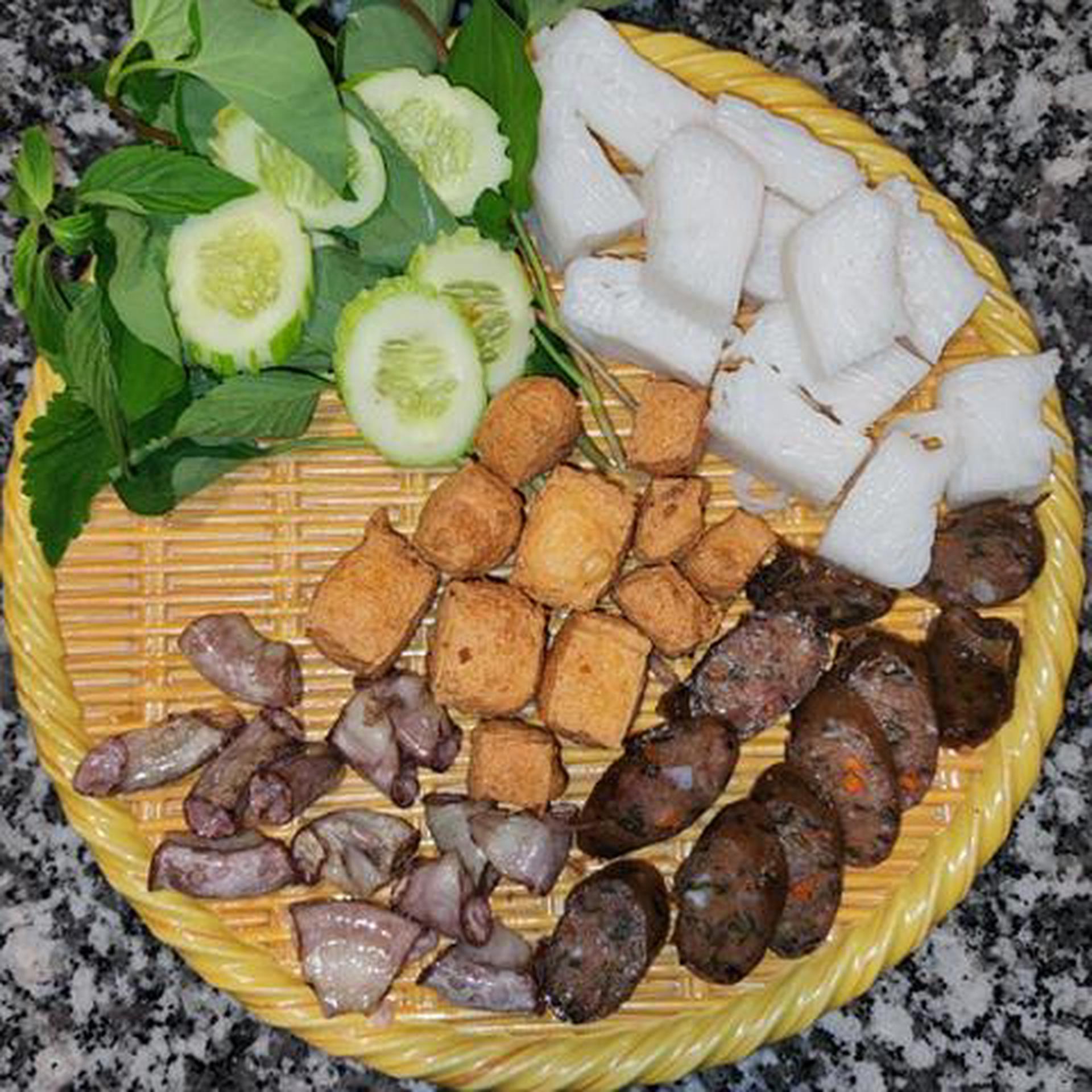 Hình ảnh Bún đậu lòng dồi
