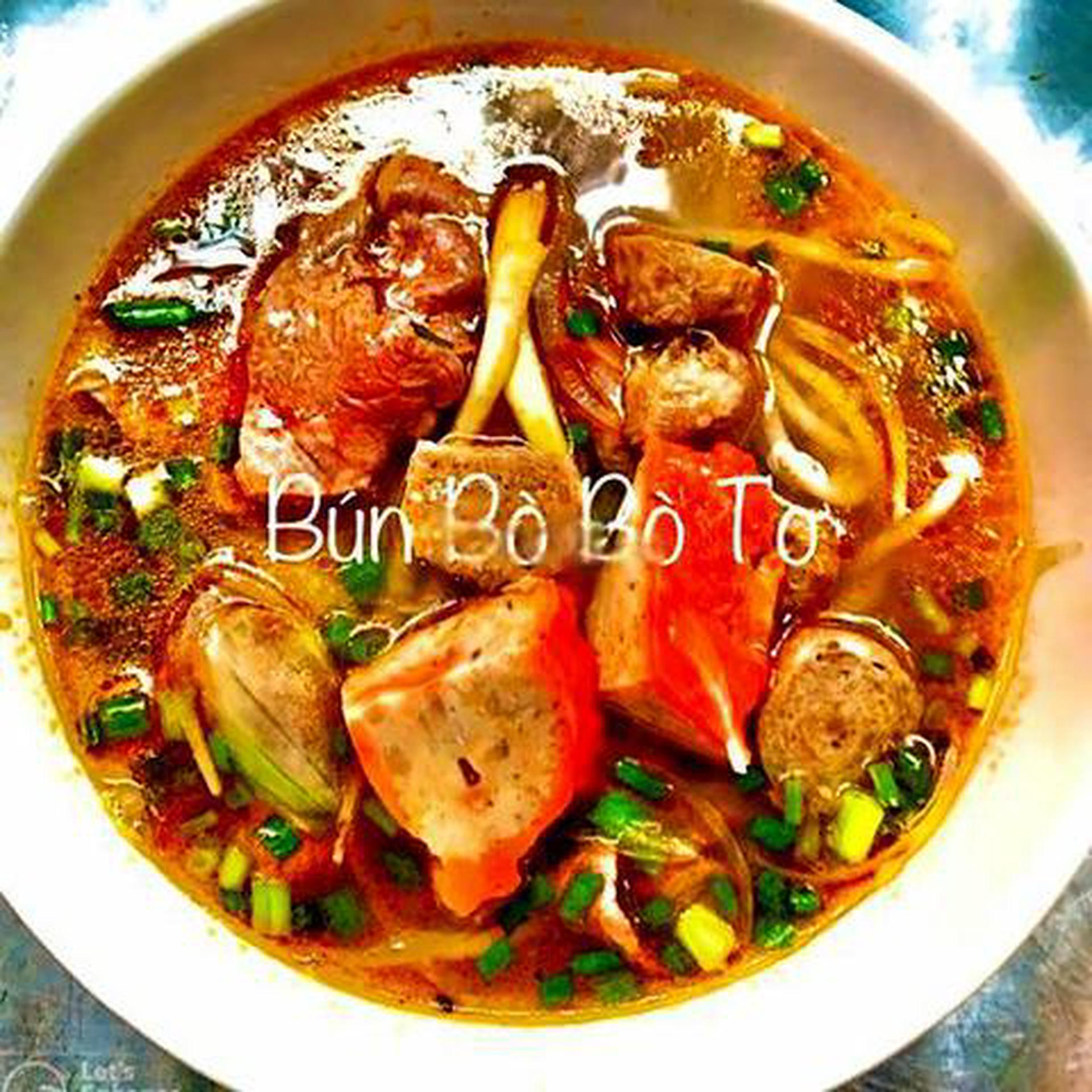 Hình ảnh Bún Bò Tái - Bò Viên - Chả Cua