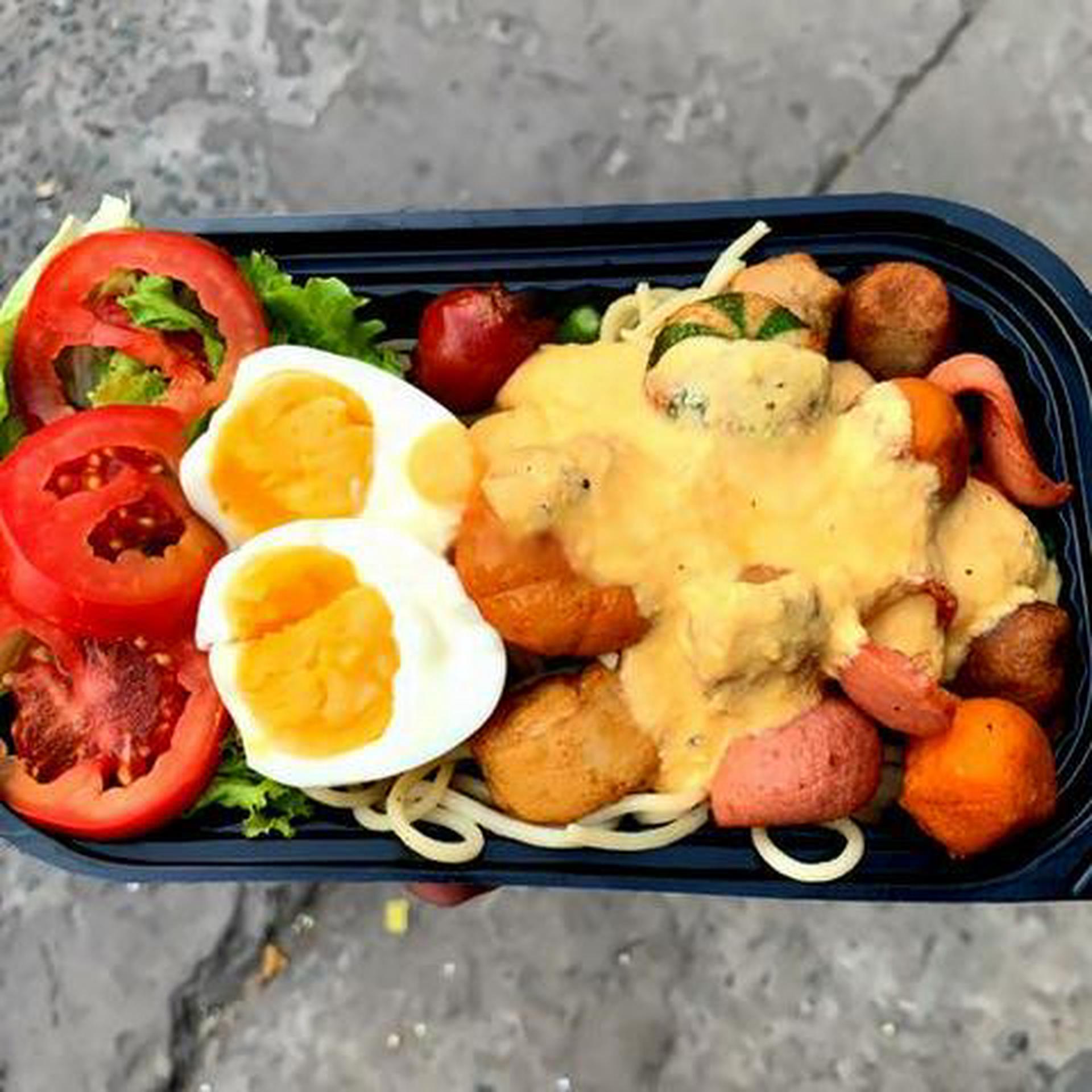 Hình ảnh Mì Ý sốt trứng muối thập cẩm - phô mai miếng