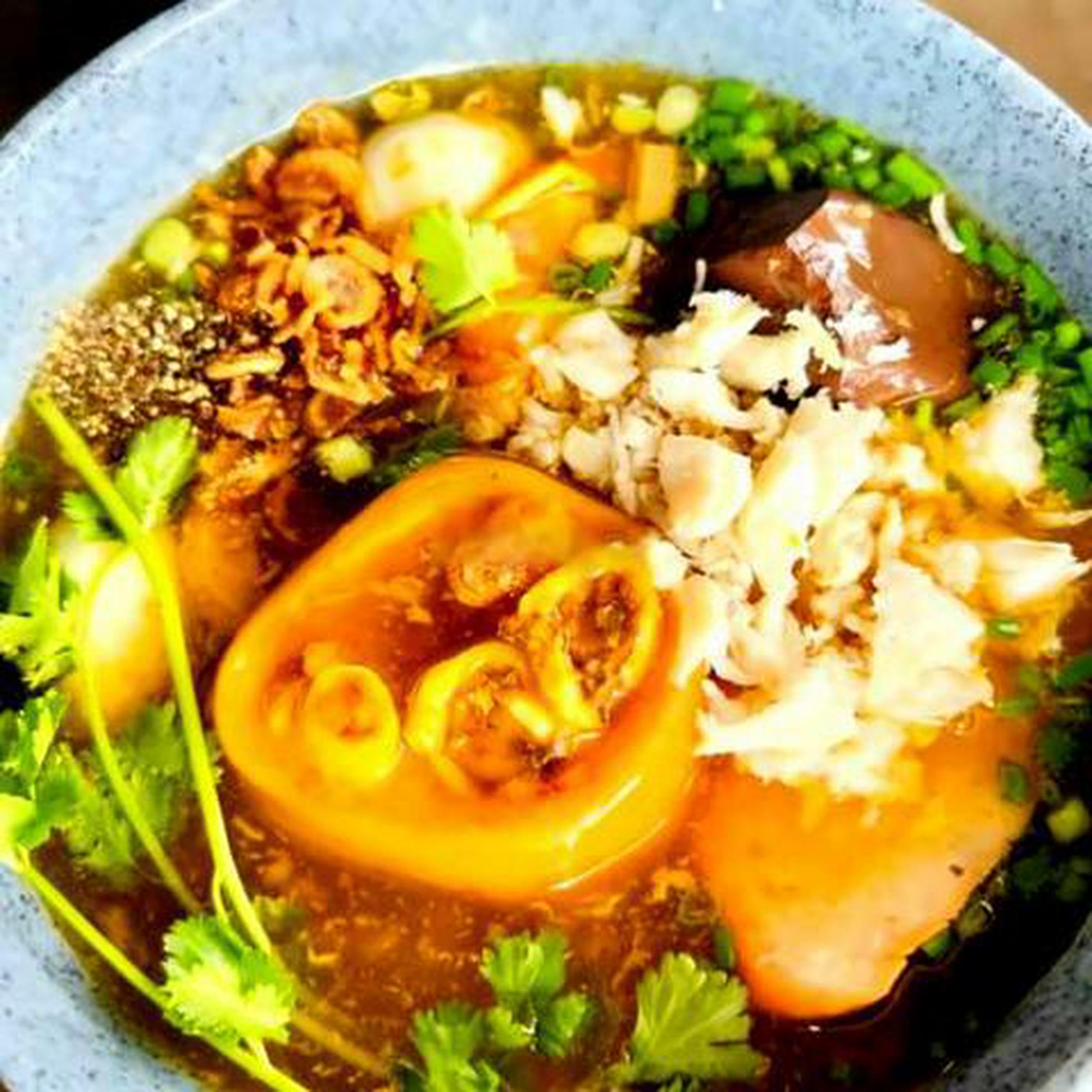 Hình ảnh Bánh canh giò - cua gỡ sẵn thập cẩm