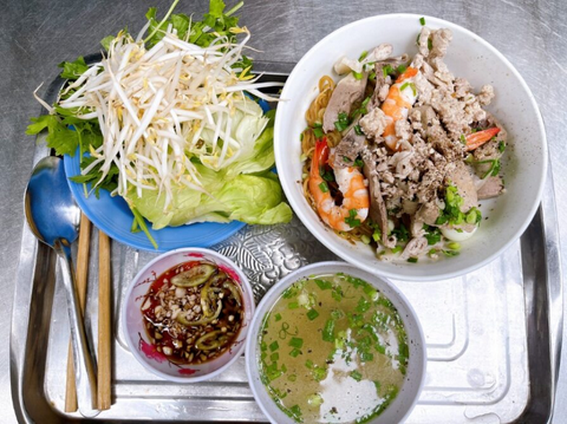 Hình ảnh Hủ tiếu khô đầy đủ không xương