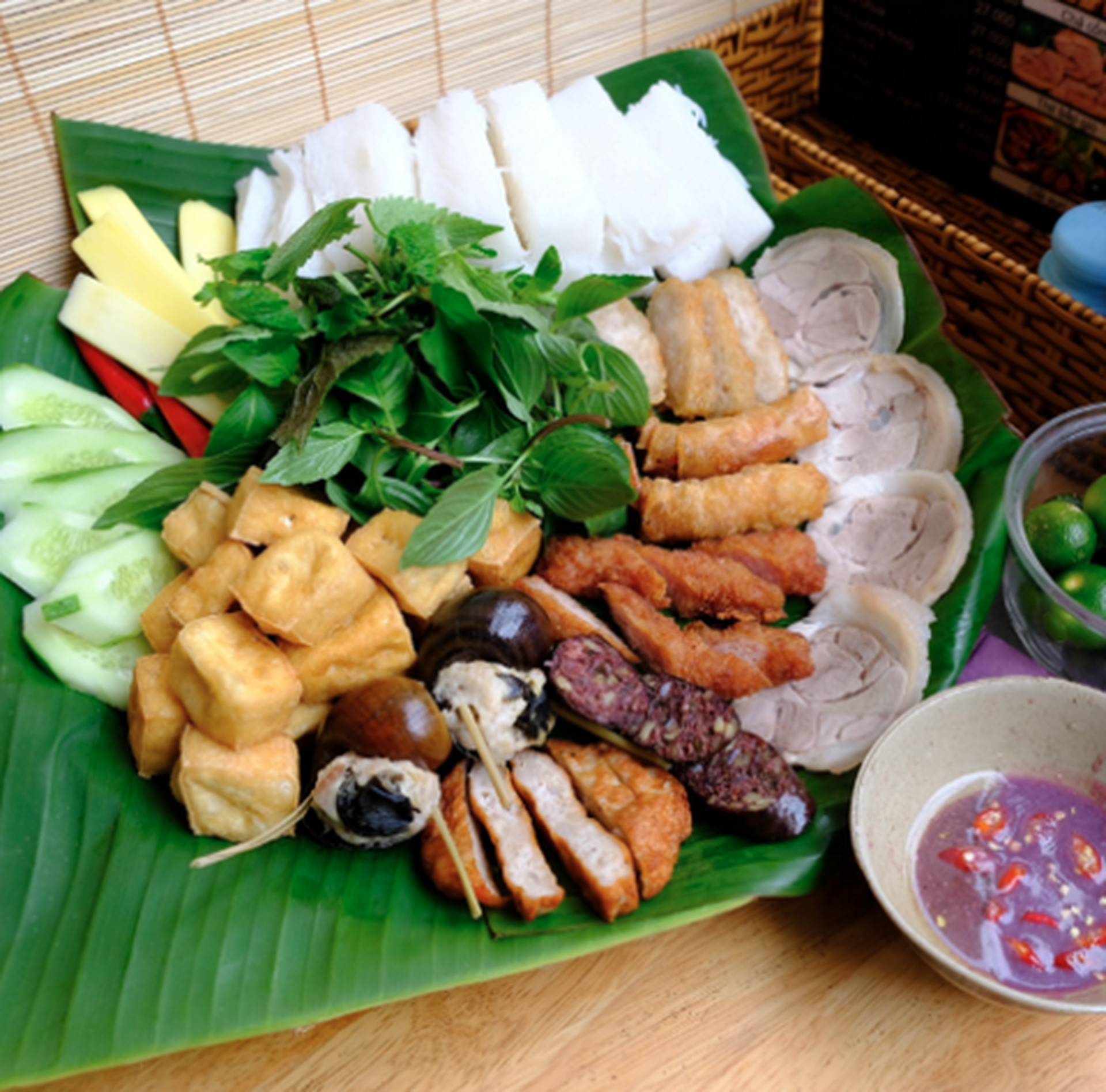 Hình ảnh Combo xôm tụ - kèm trà tắc