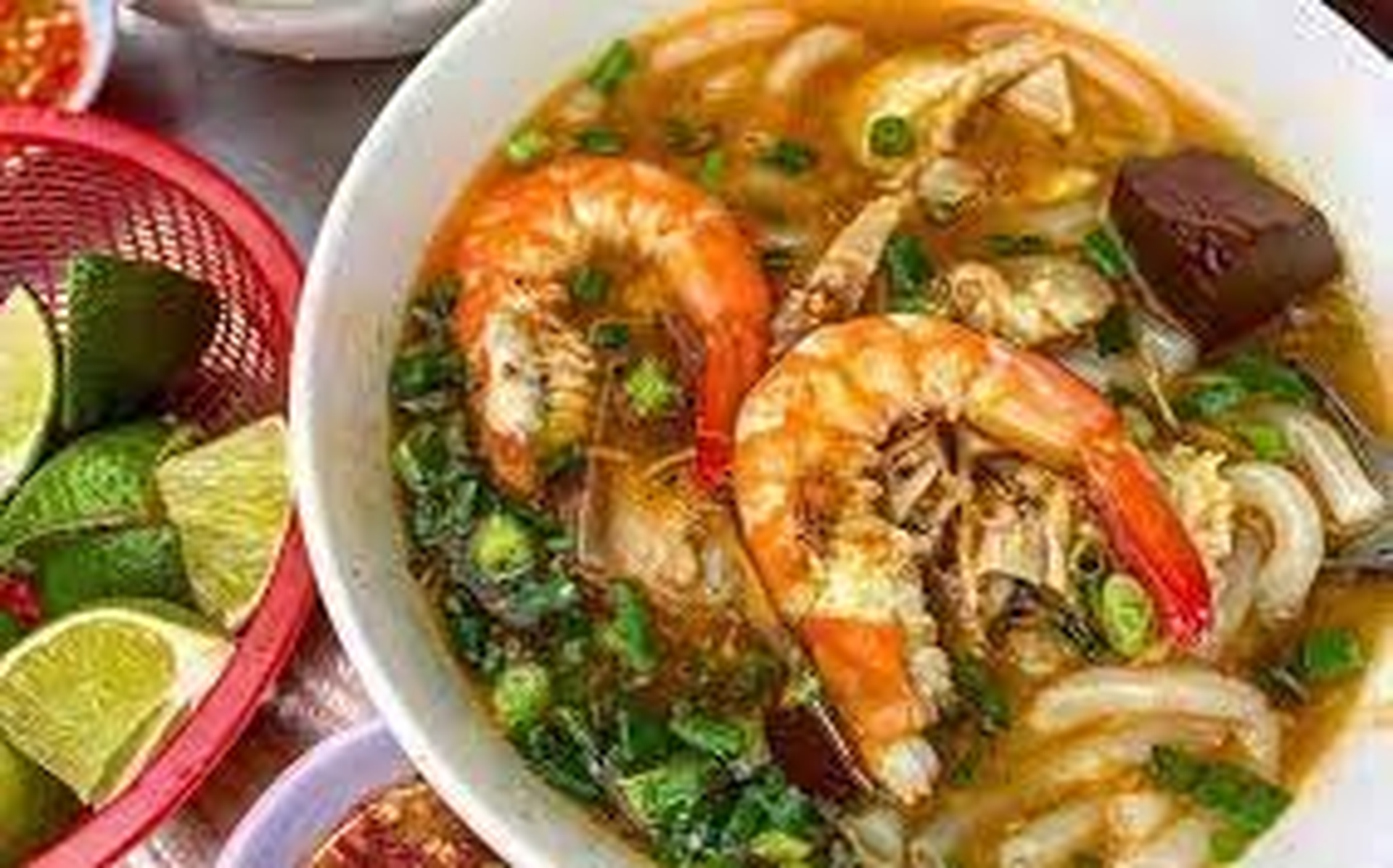 Hình ảnh Bánh canh đầy đủ không giò và sườn