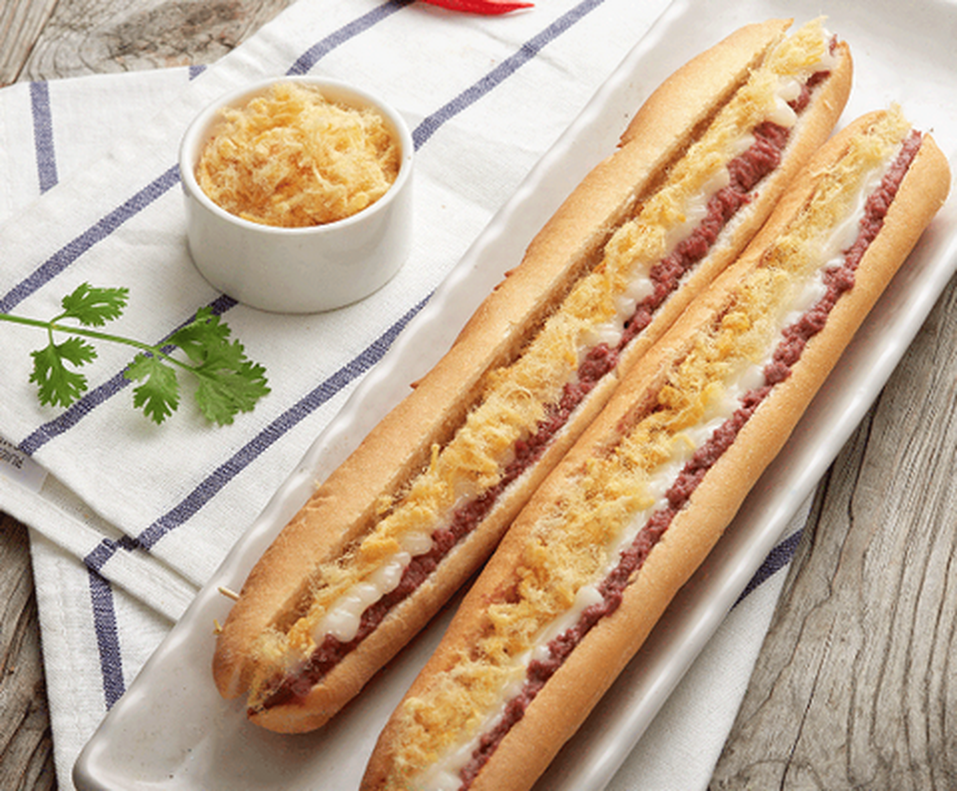 Hình ảnh Bánh Mì Pate Ruốc Heo Thượng Hạng 