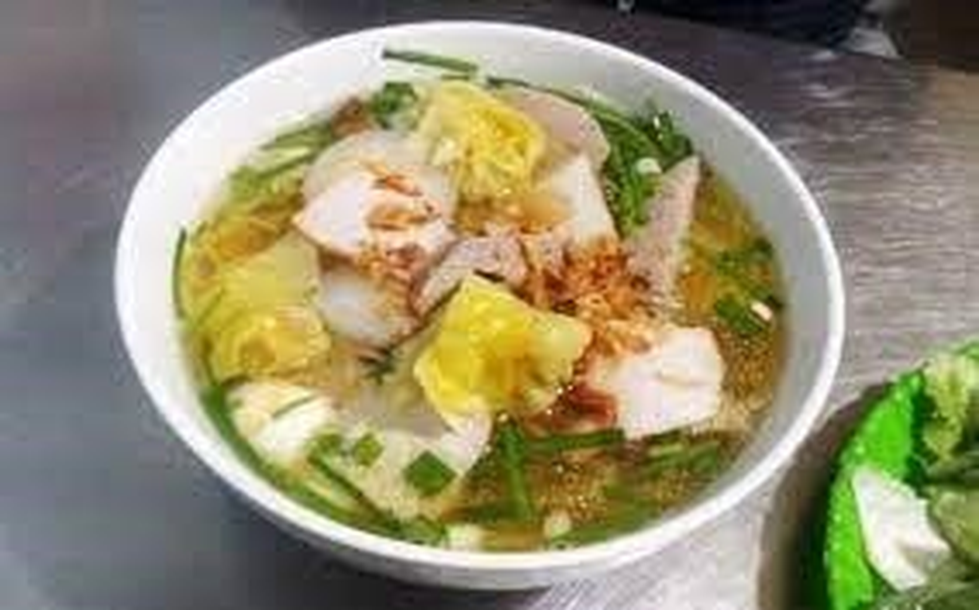 Hình ảnh Hủ tiếu hoành thánh nước - khô