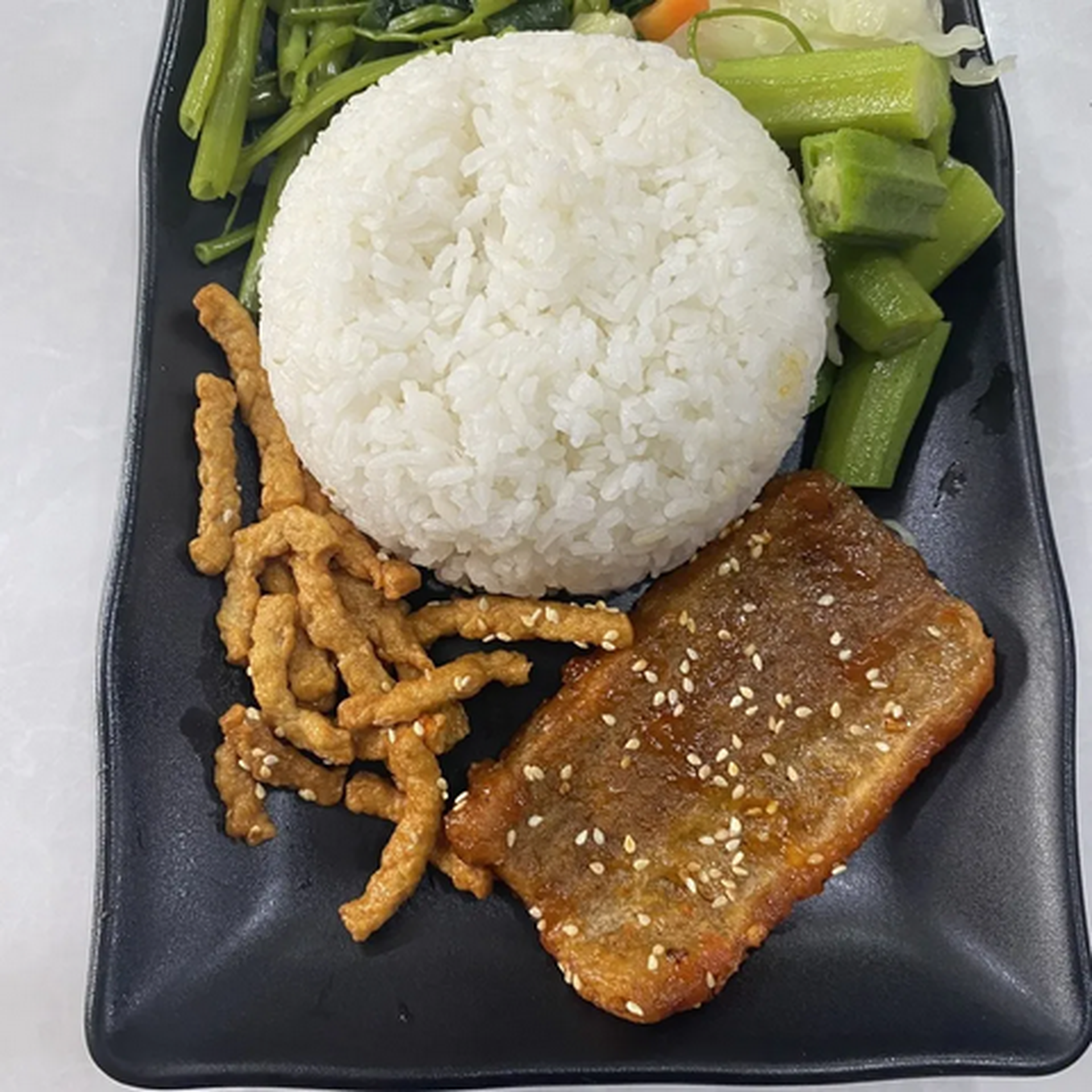 Hình ảnh Cơm heo quay ram chay