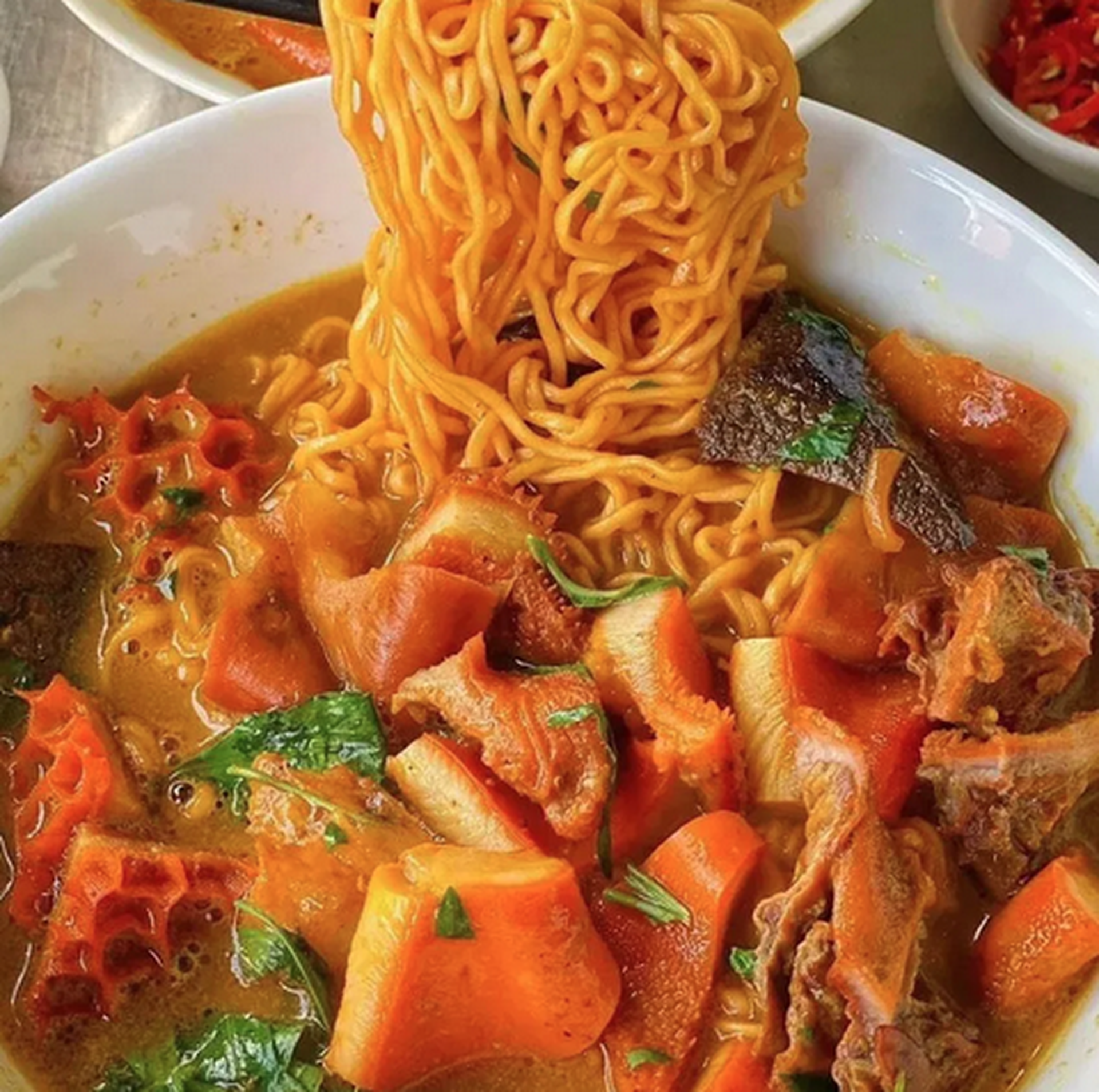Hình ảnh Phá lấu bò mì gói
