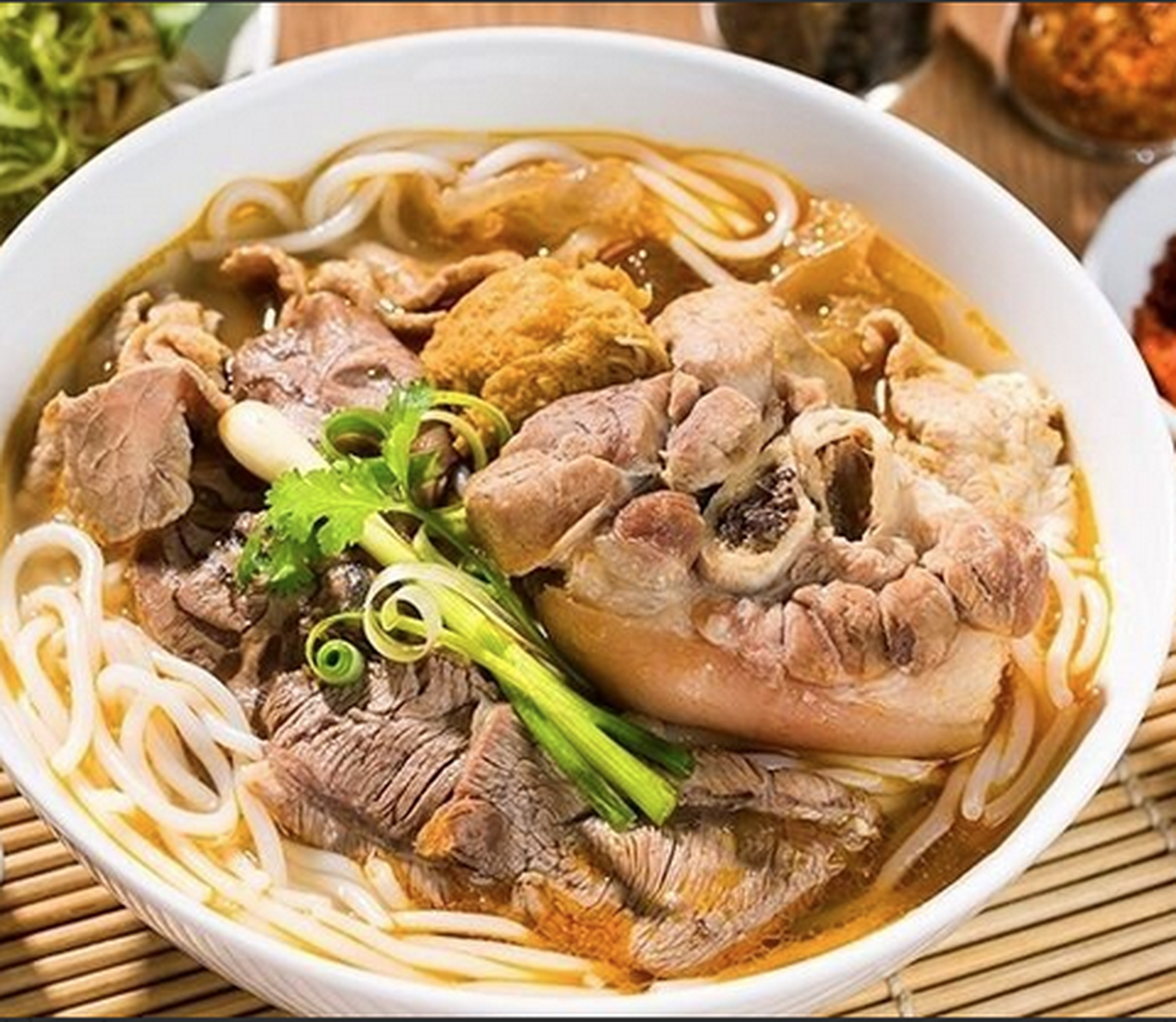 Hình ảnh Bún bò đặc biệt