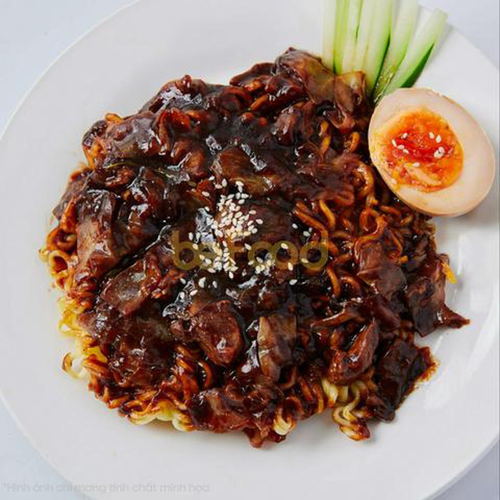 Hình ảnh Mì tương đen xúc xích