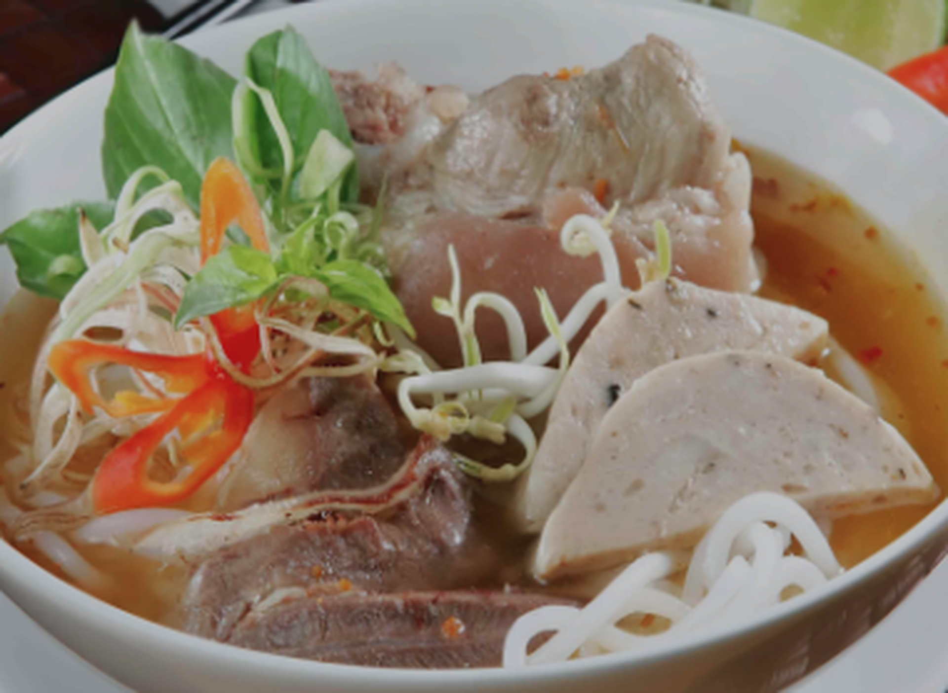 Hình ảnh Bún bò tái chả
