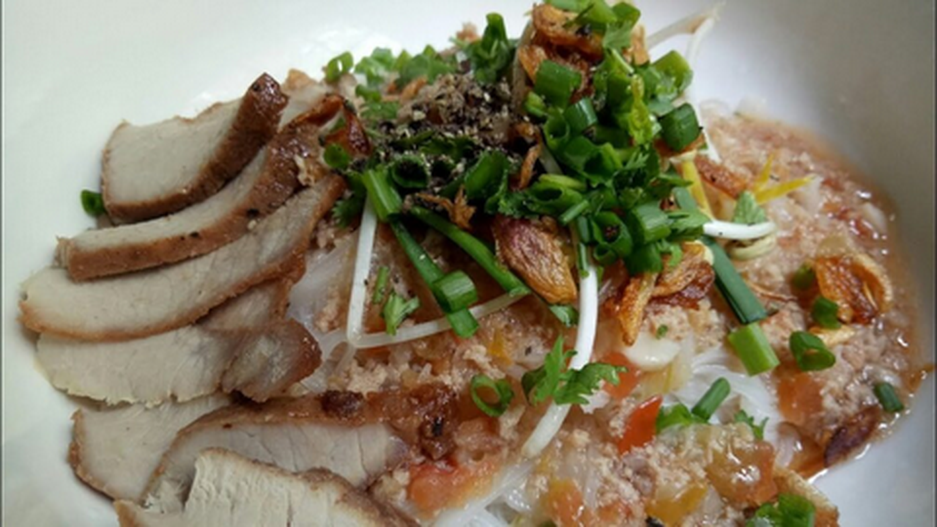 Hình ảnh Hủ tiếu gà xá xíu nước - khô