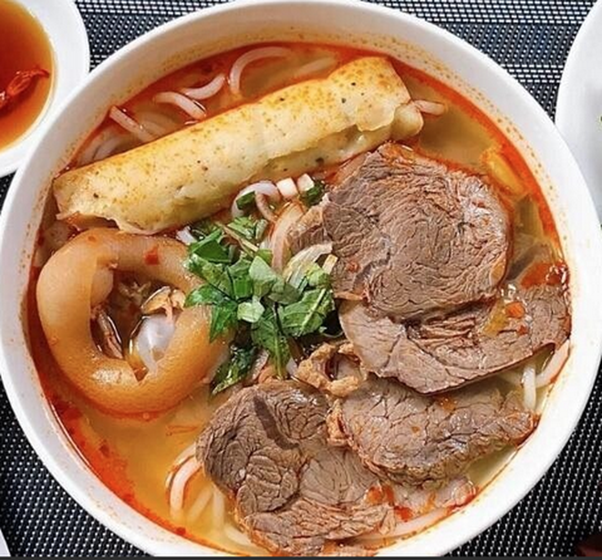 Hình ảnh Bún bò giò heo
