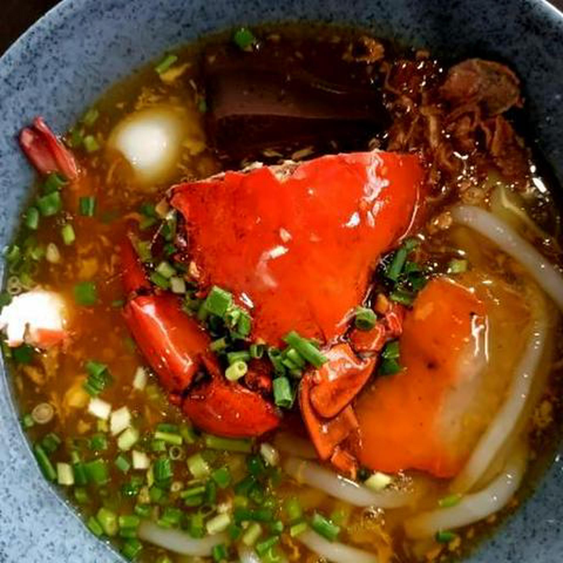 Hình ảnh Bánh canh nửa con cua gạch thập cẩm