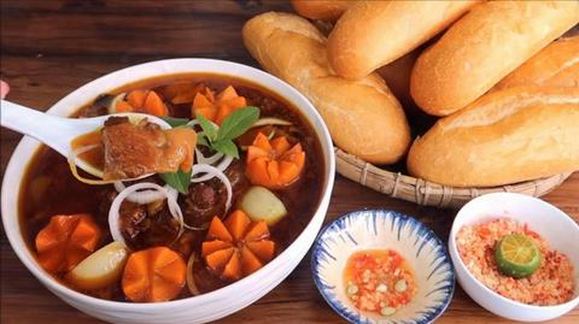 Hình ảnh Bò kho Bánh mì