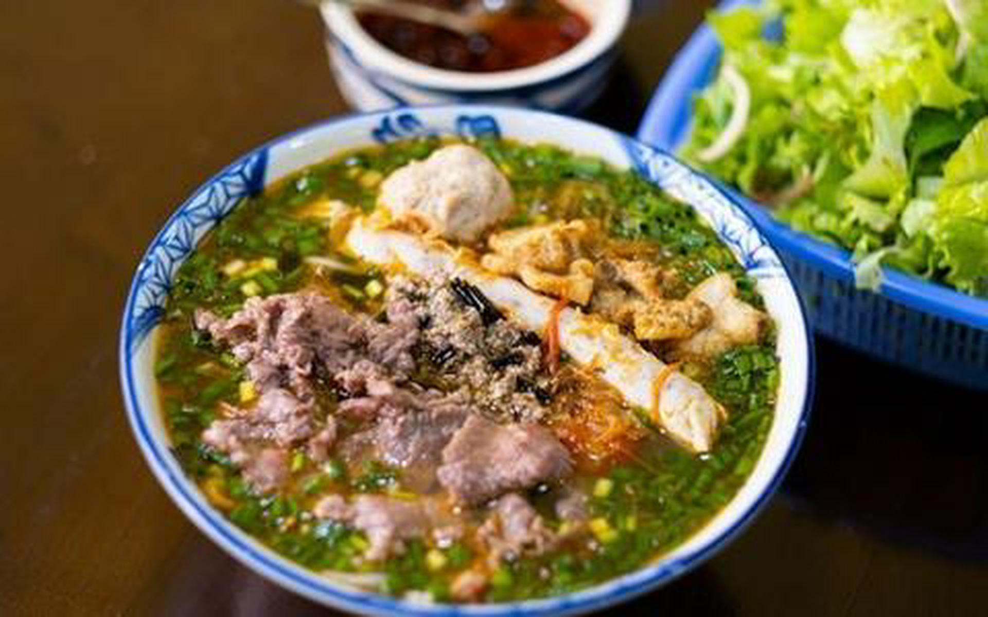 Hình ảnh Bún riêu tóp mỡ mọc giòn tô ngon miệng