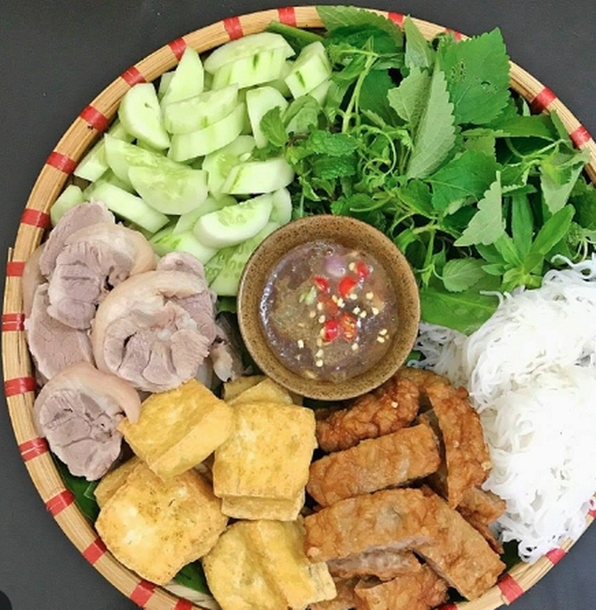 Hình ảnh Mẹt bún đậu tá lả 1