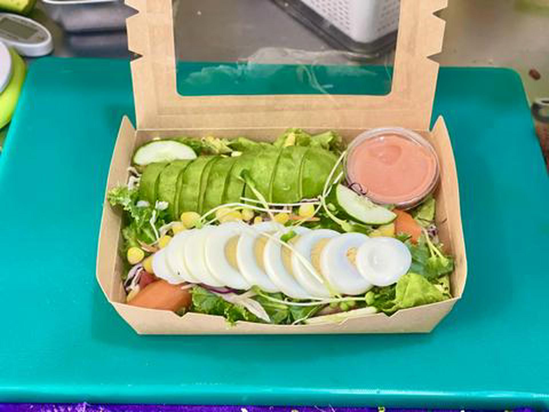 Hình ảnh Salad bơ trứng sốt cocktail