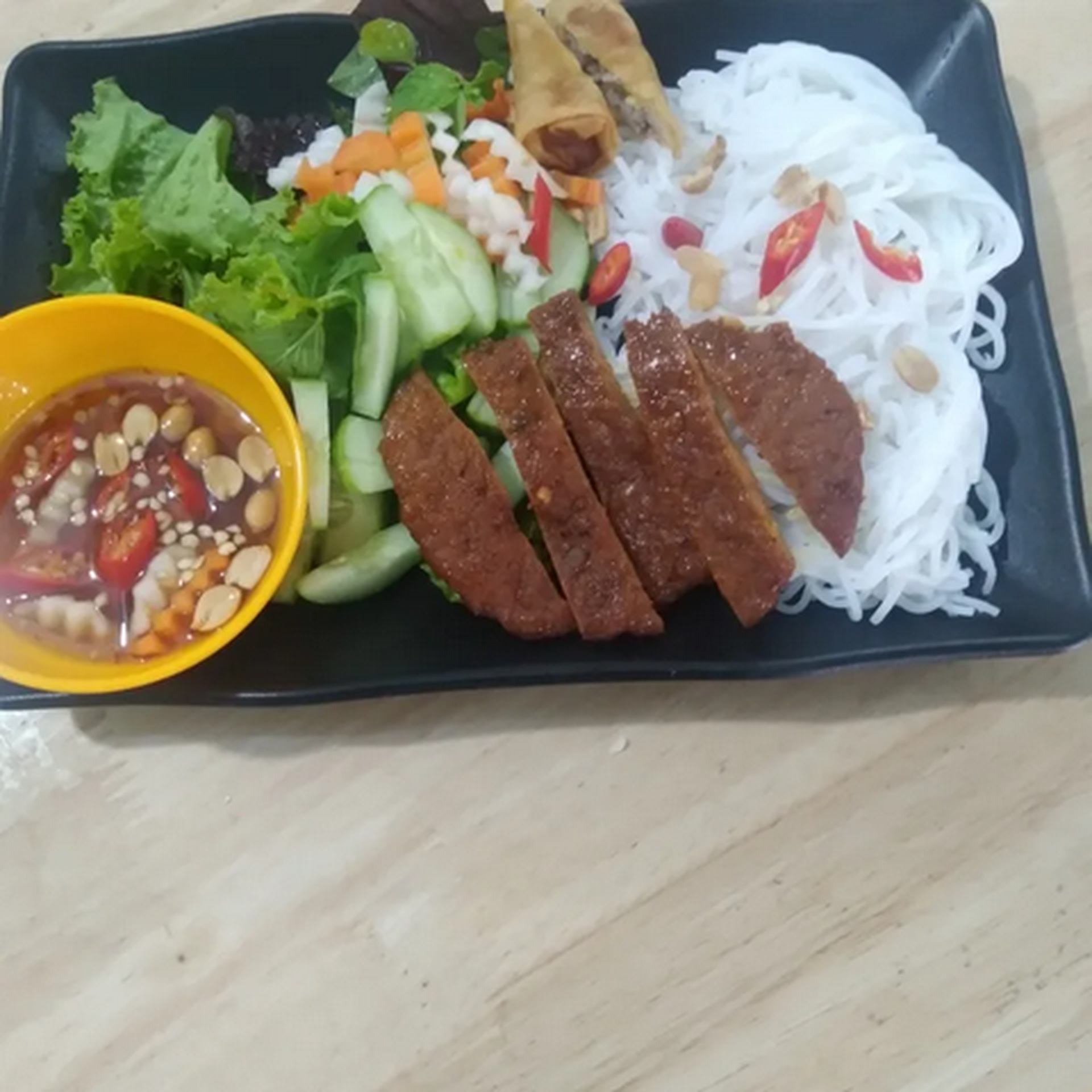 Hình ảnh Bún thịt nướng chay
