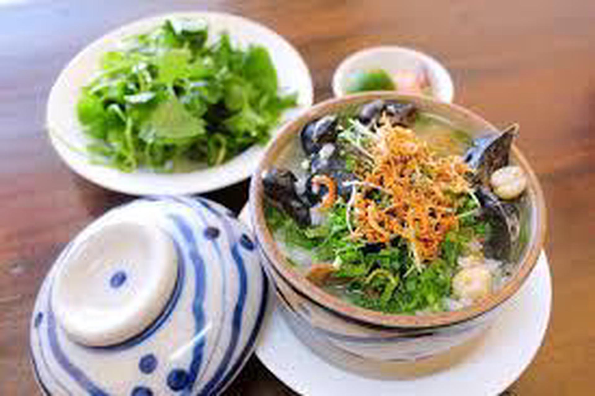 Hình ảnh Cháo gà ác hạt sen