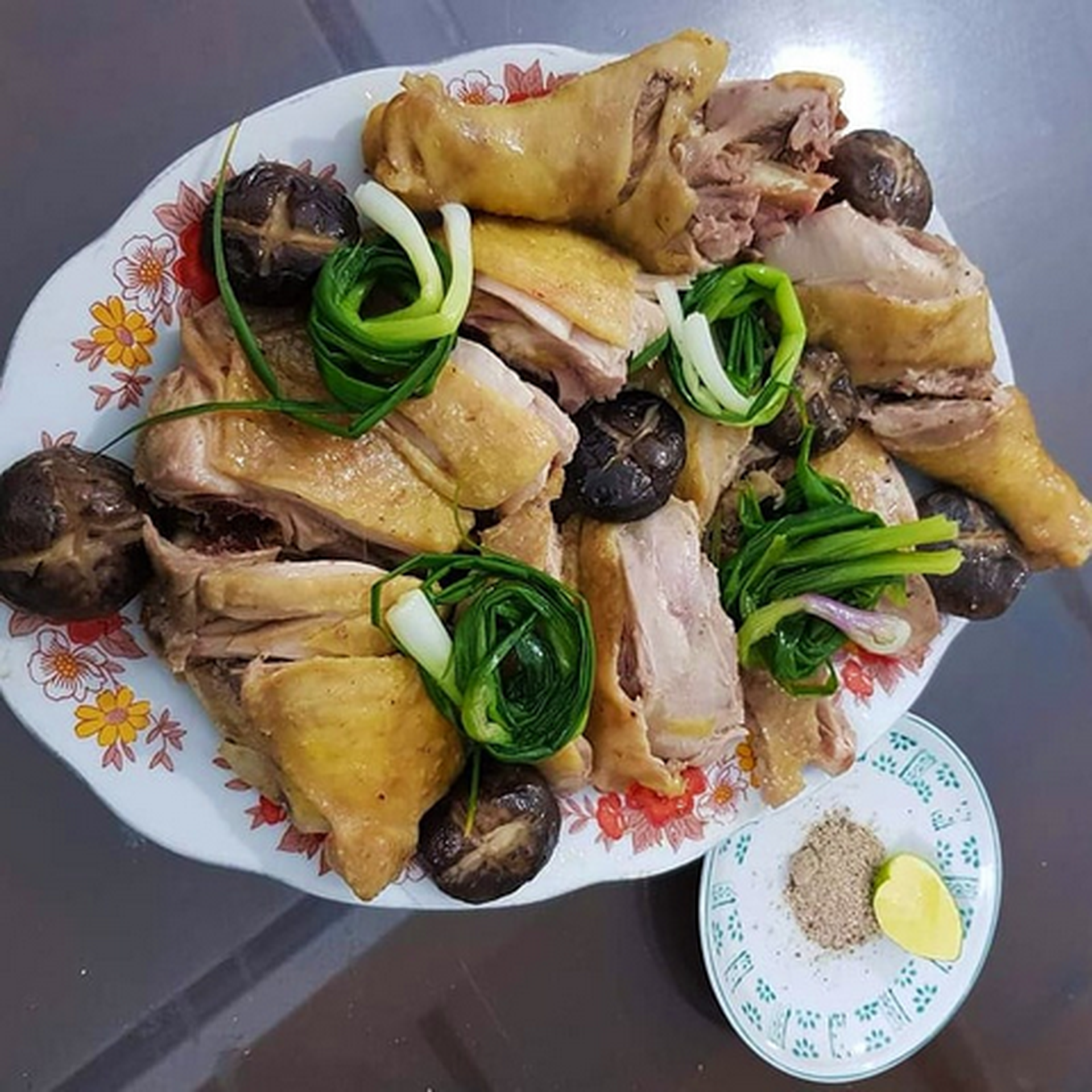 Hình ảnh Gà hấp hành