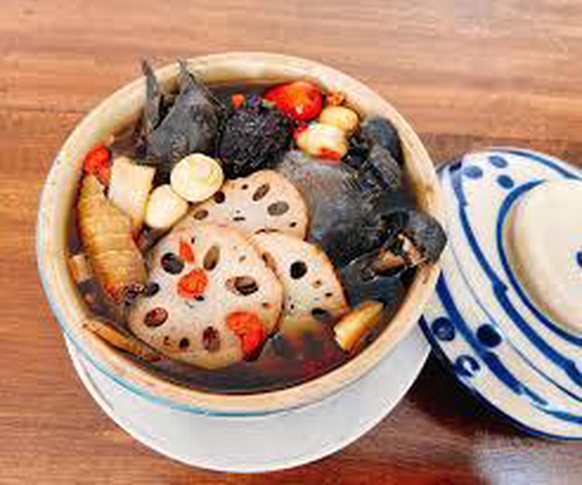 Hình ảnh Gà ác tiềm thuốc Bắc
