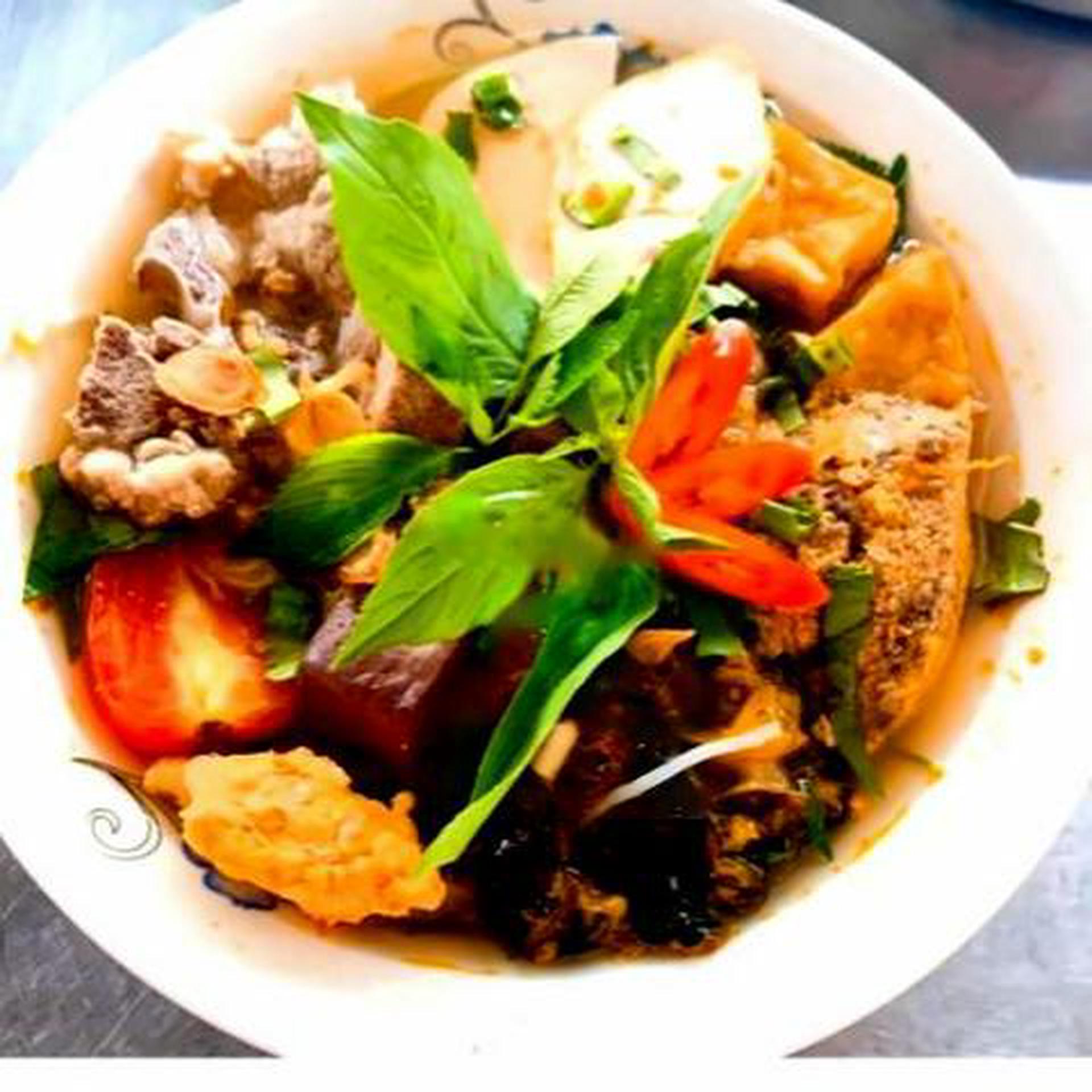 Hình ảnh Bún riêu đặc biệt đầy đủ giò