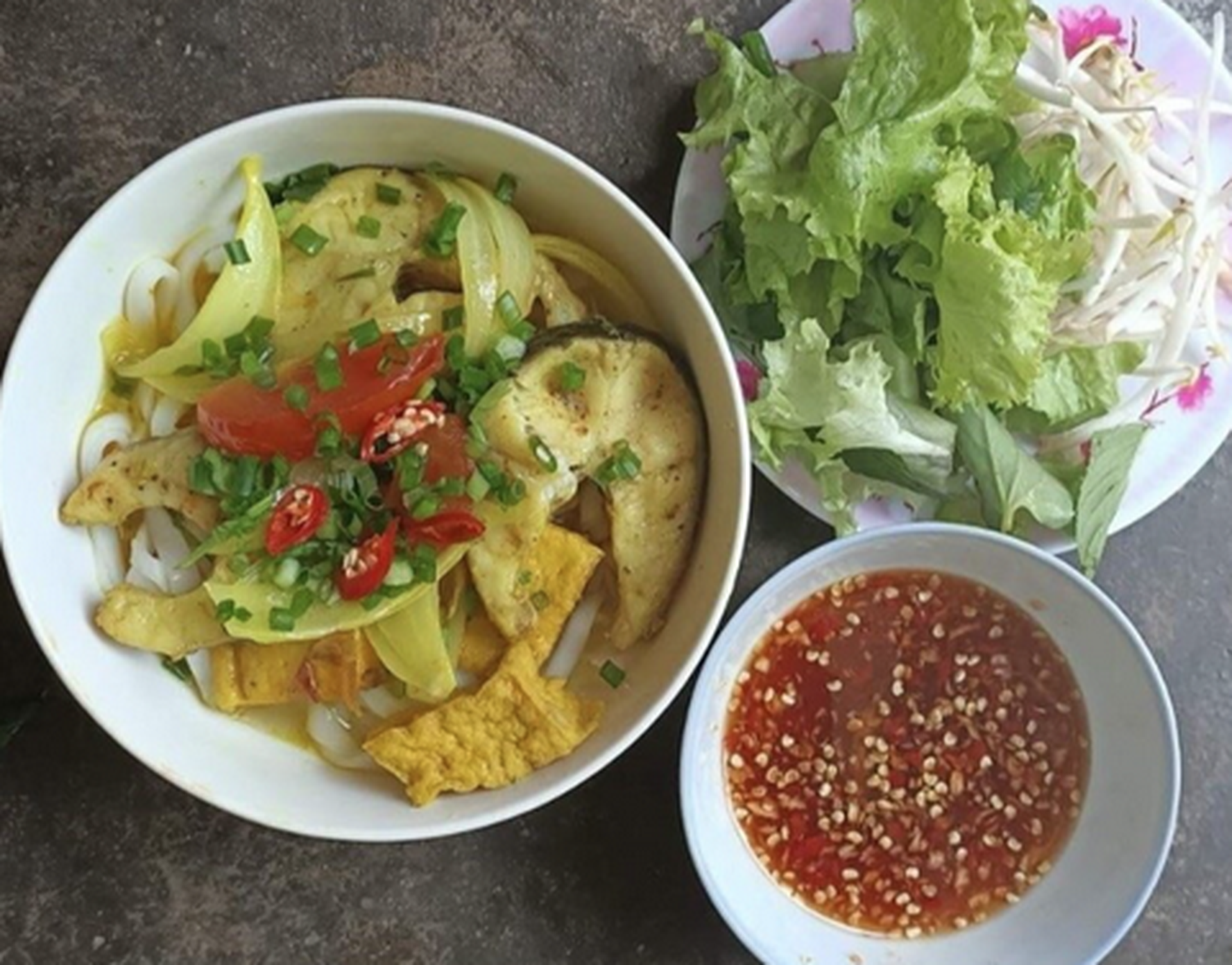 Hình ảnh Mì quảng cá lóc
