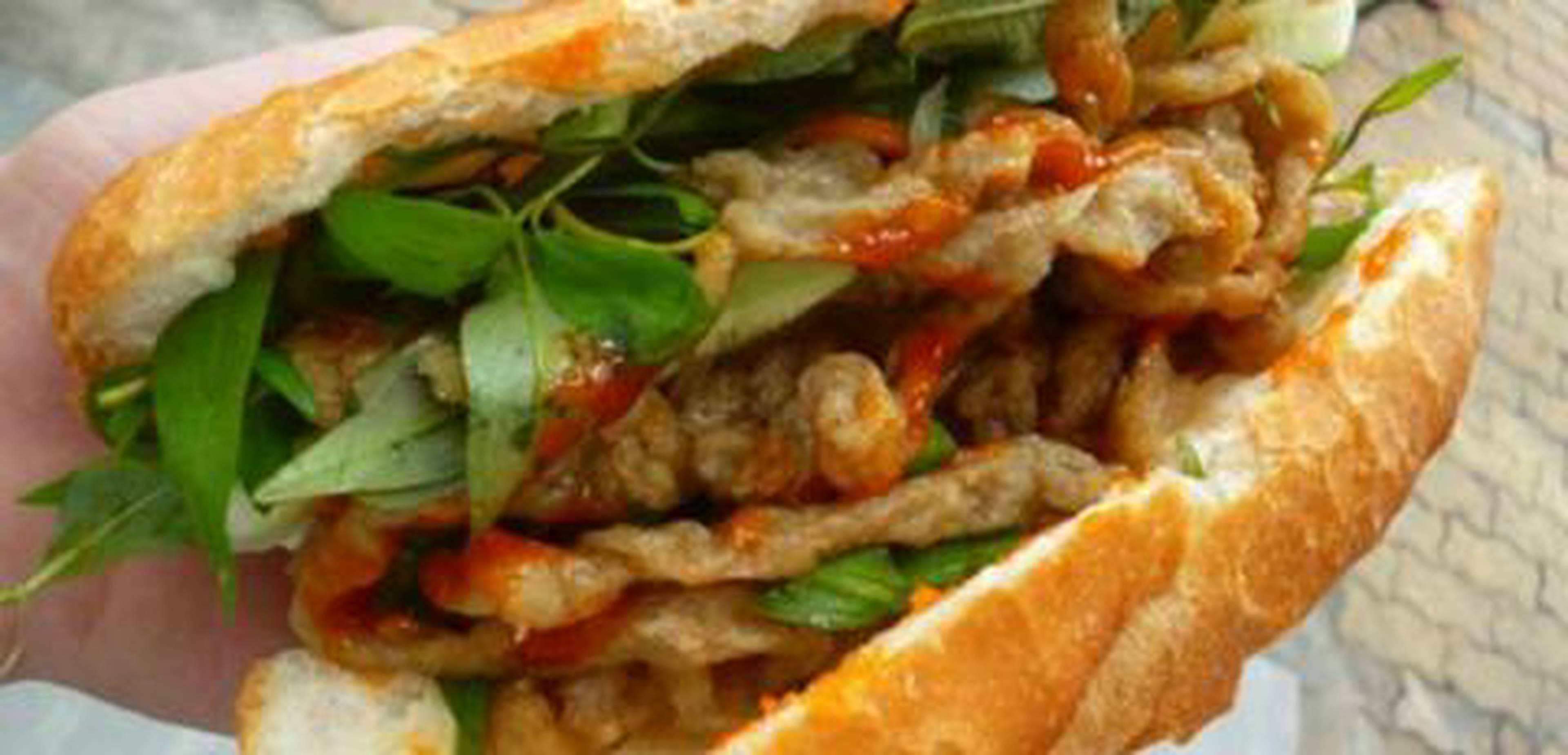 Hình ảnh Bánh Mì Chả Cá Và Sữa Hạt Dinh Dưỡng