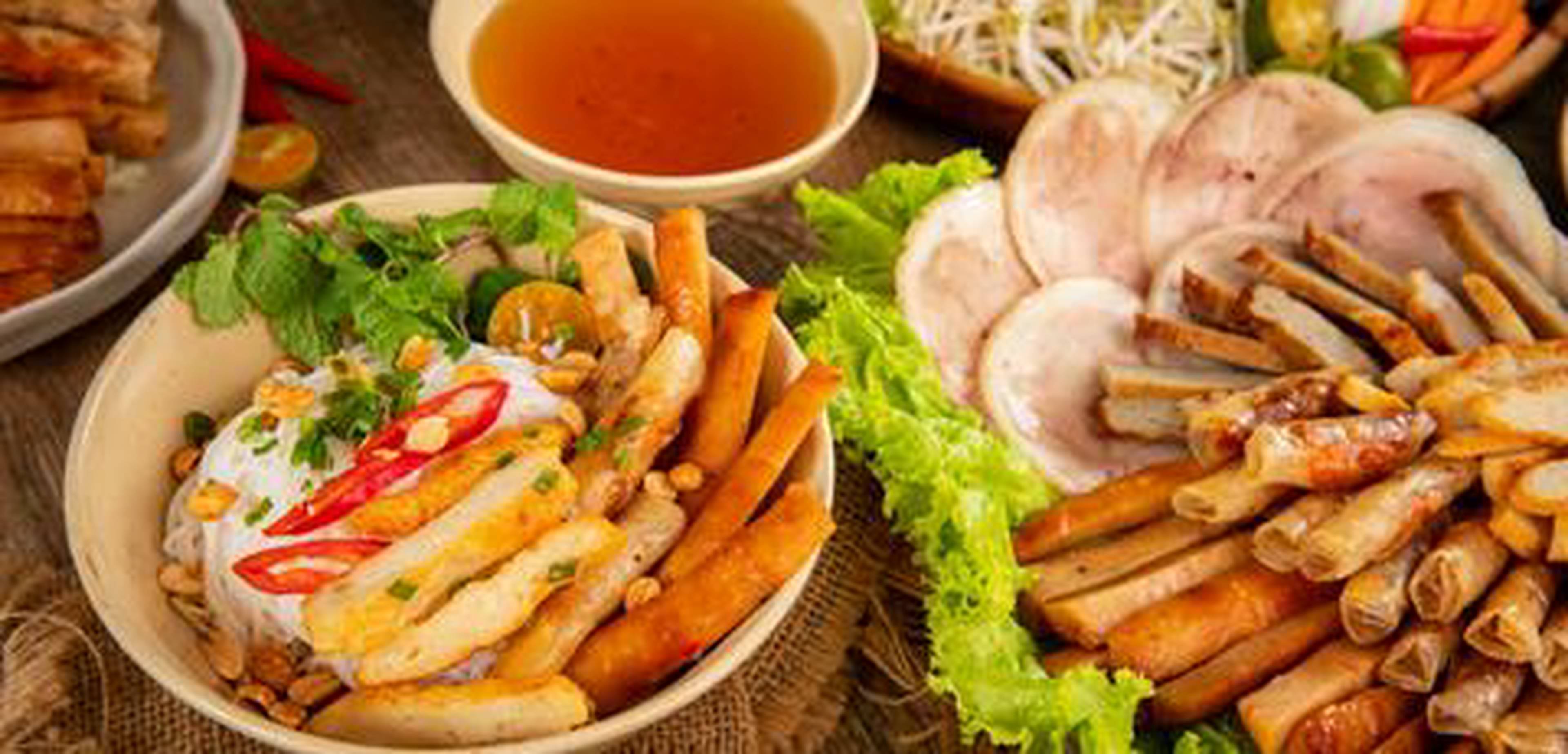 Hình ảnh Sài Gòn Cuốn Bánh Tráng Thịt Luộc - Ăn Uống - Nguyễn Huệ