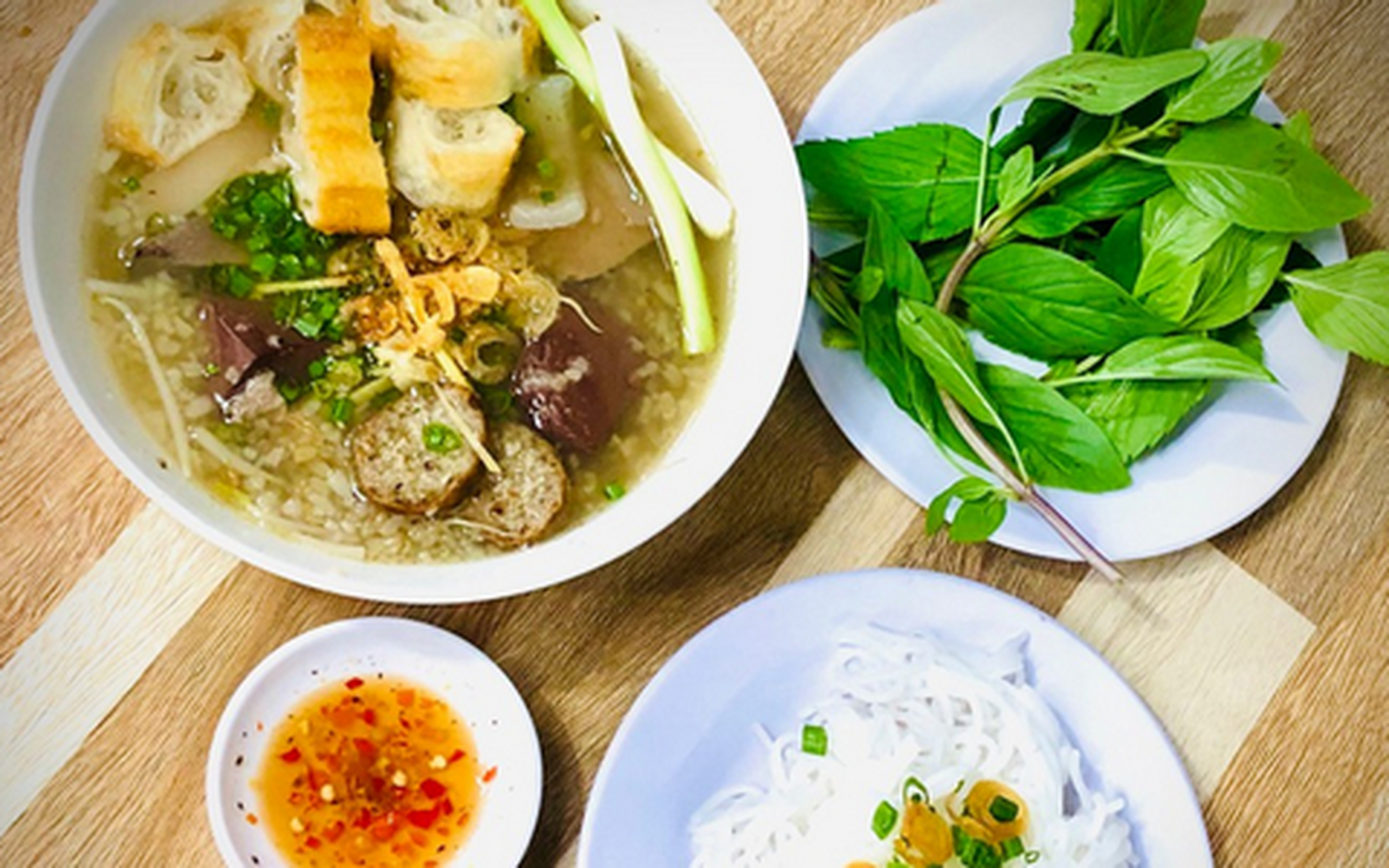 Hình ảnh Cháo Lòng Ben - Lòng Nhậu & Má Heo Nướng - Cách Mạng Tháng 8