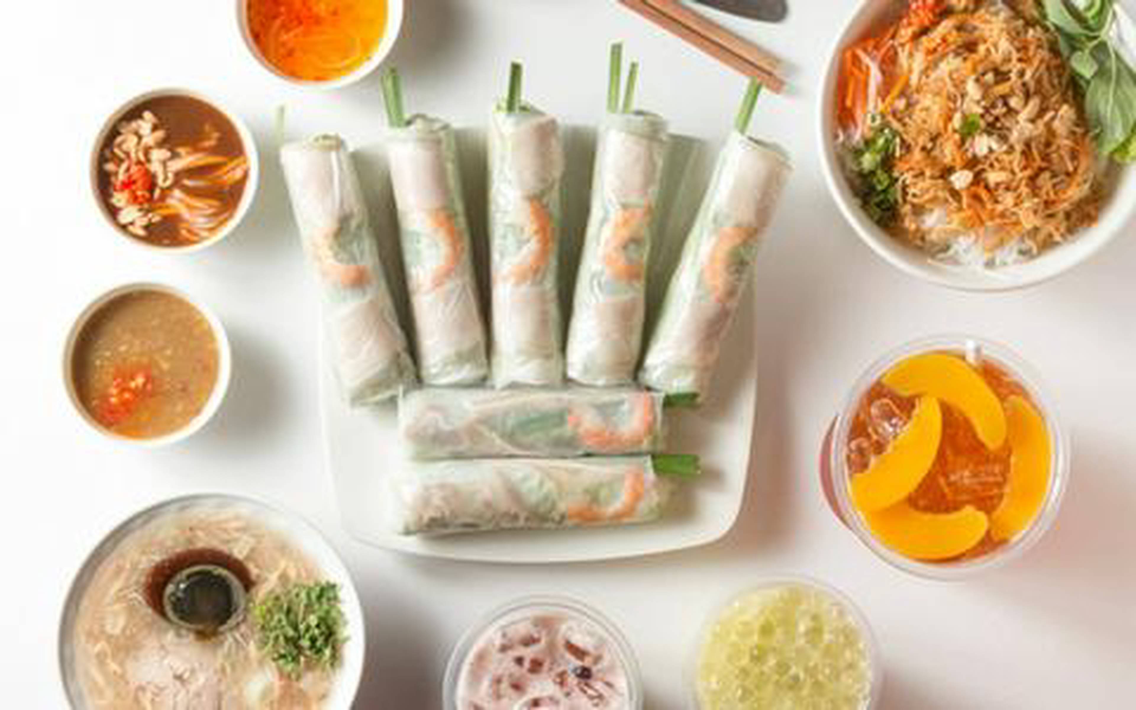 Hình ảnh Chị Huệ - Gỏi Cuốn Và Trà Đào