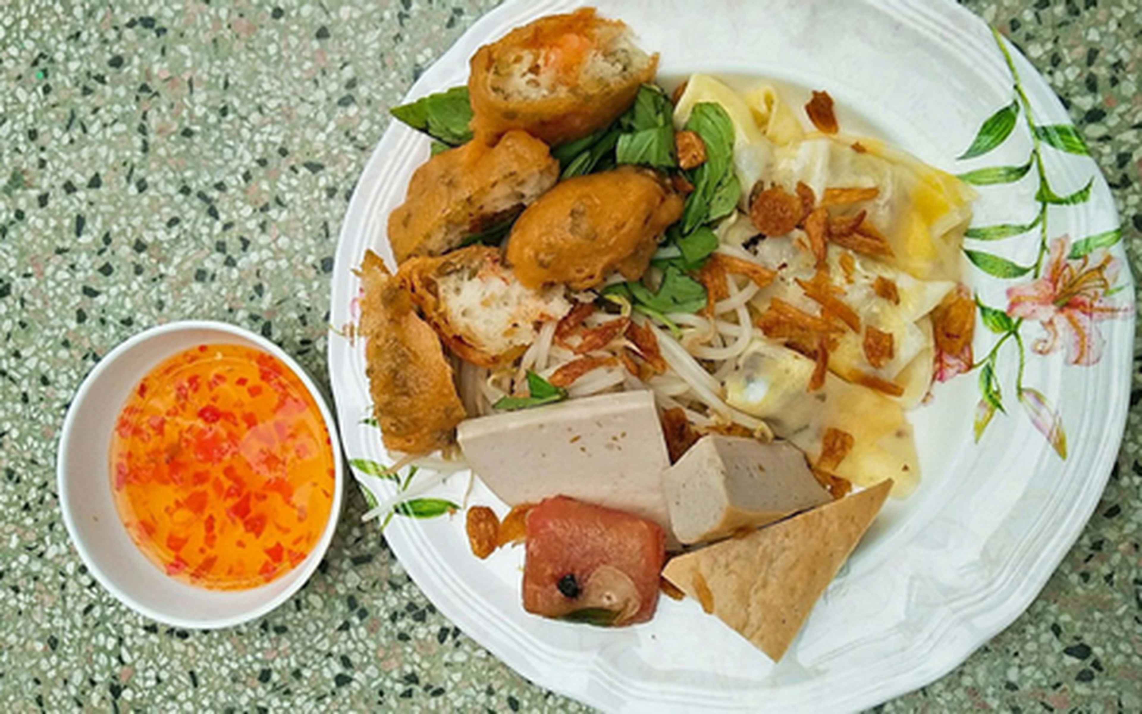 Hình ảnh Lan Anh - Bánh Cuốn Nóng -  Trương Quốc Dung
