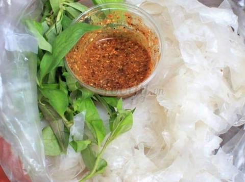 Hình ảnh BÁNH TRÁNG chấm cô ba
