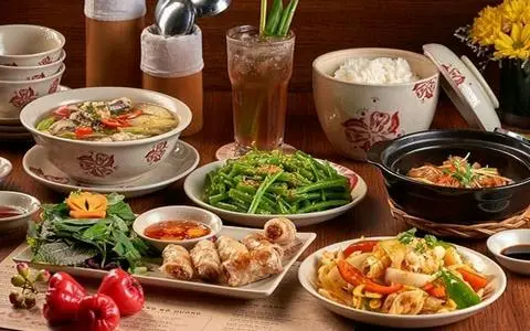 Hình ảnh Cơm Việt Nam - Canh Chua Cá Lóc & Cá Kho Tộ